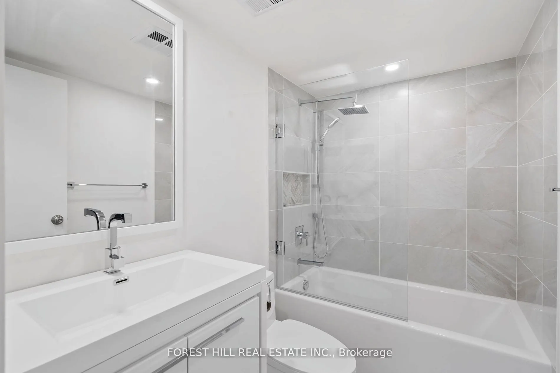 7601 Bathurst Street, #1203