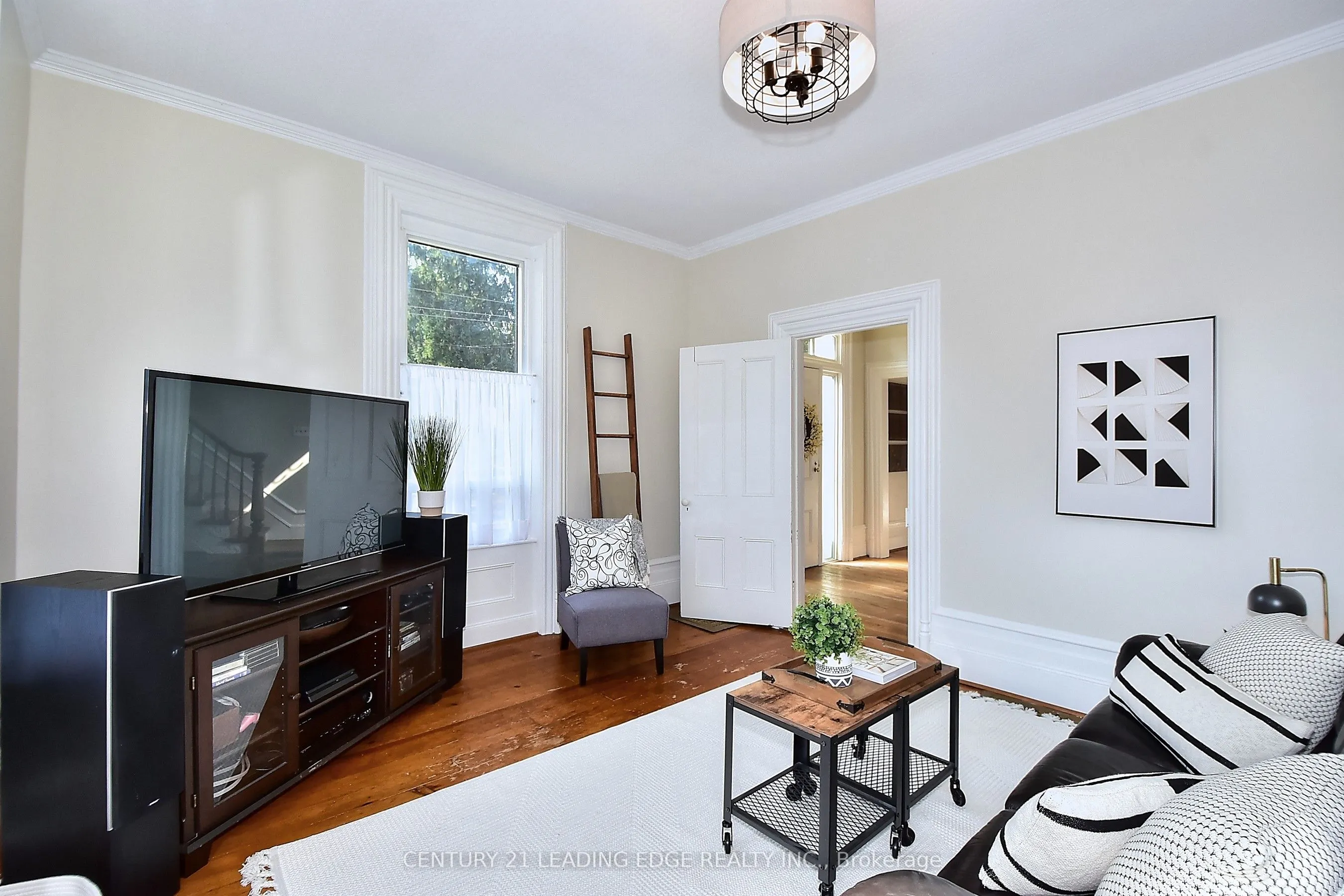 55 Brock Street E