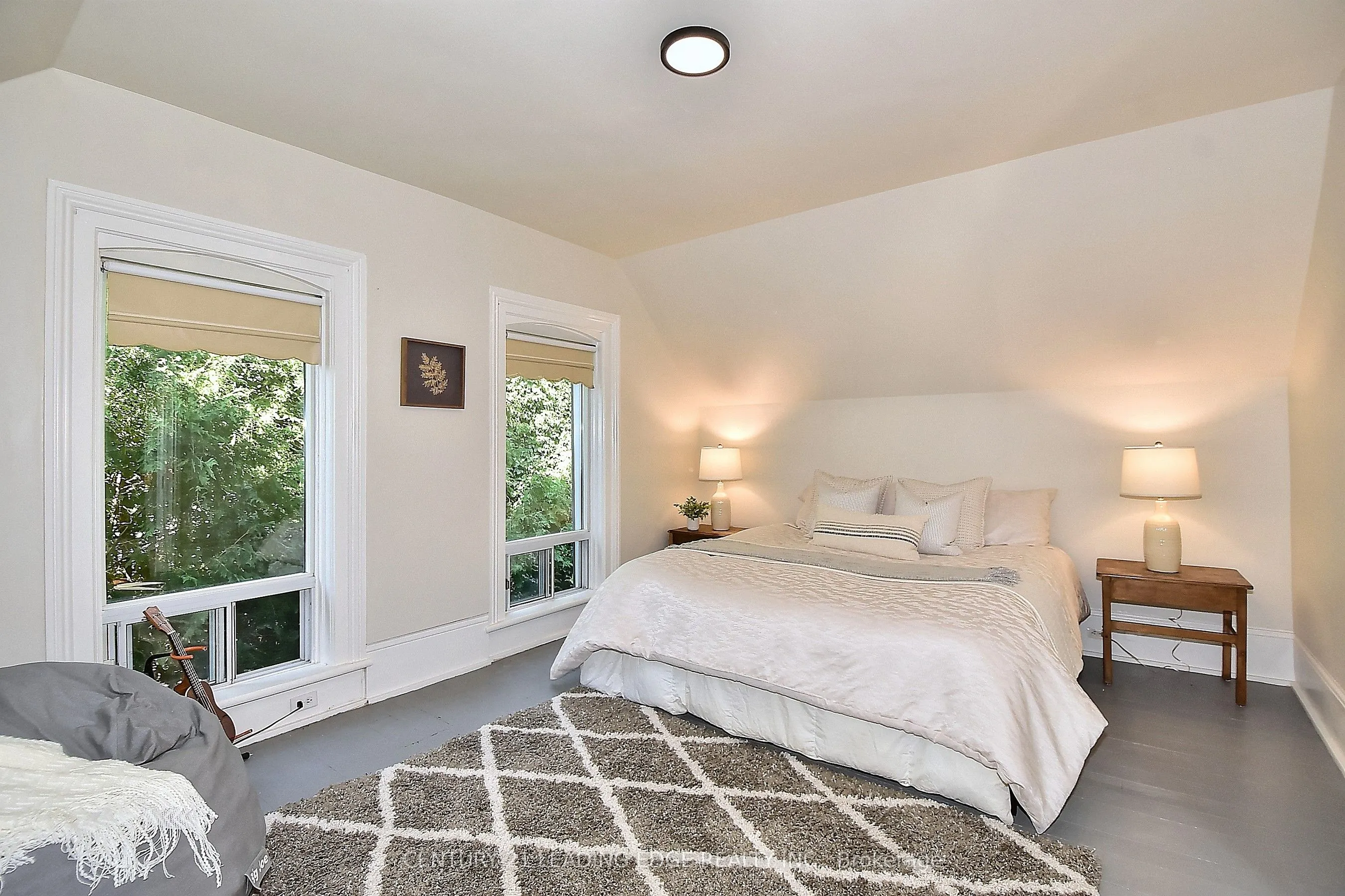 55 Brock Street E