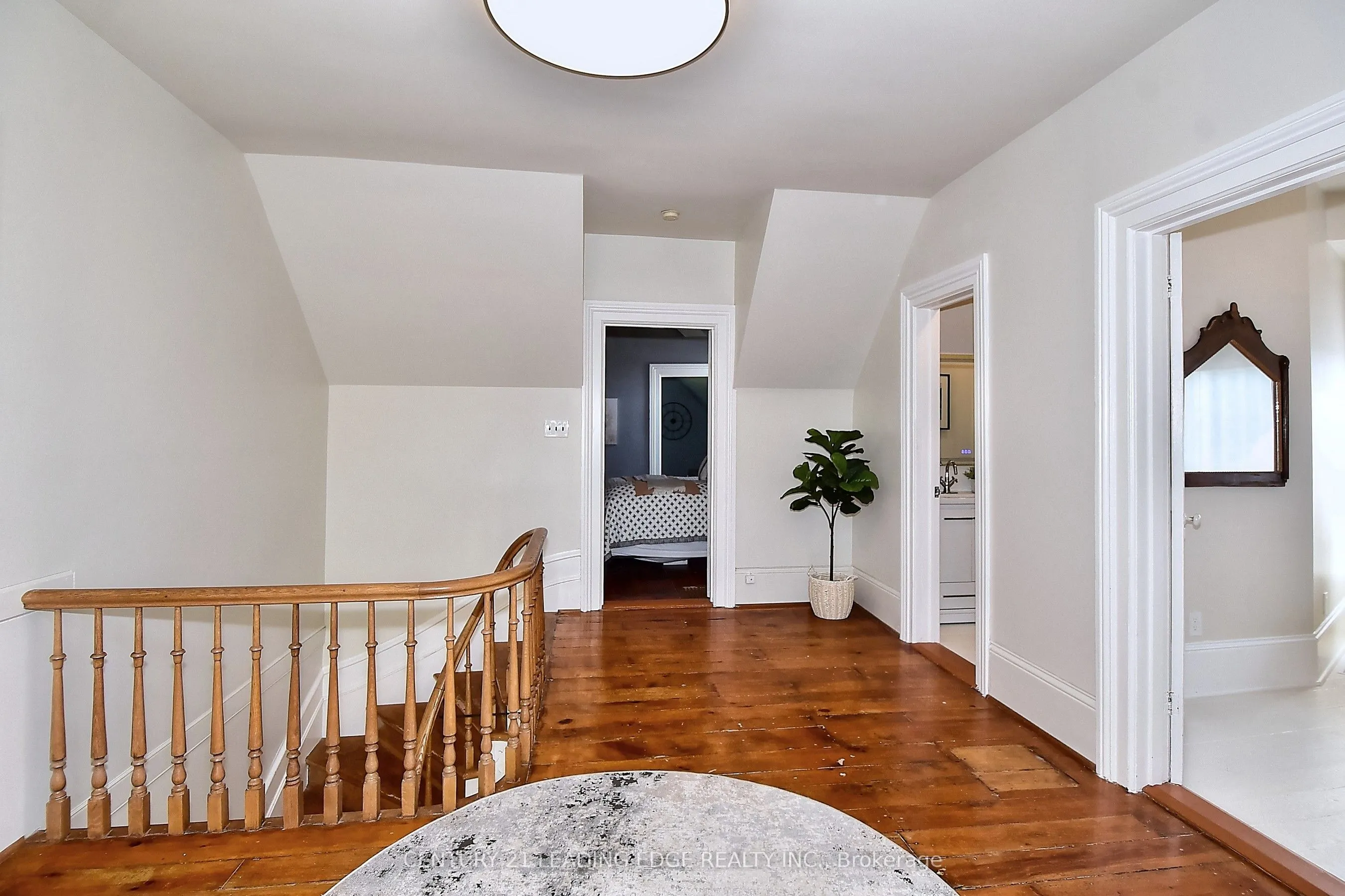55 Brock Street E