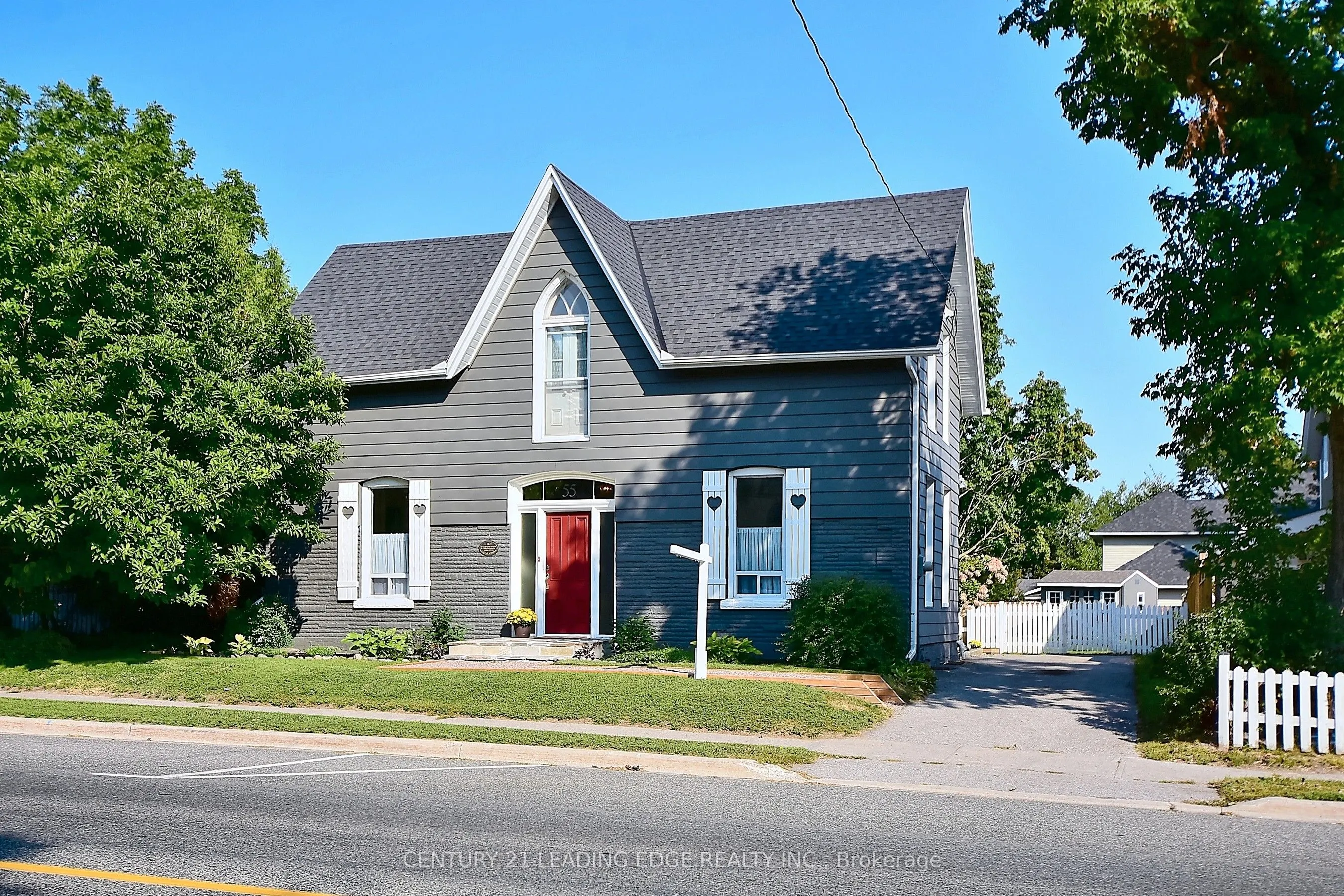 55 Brock Street E