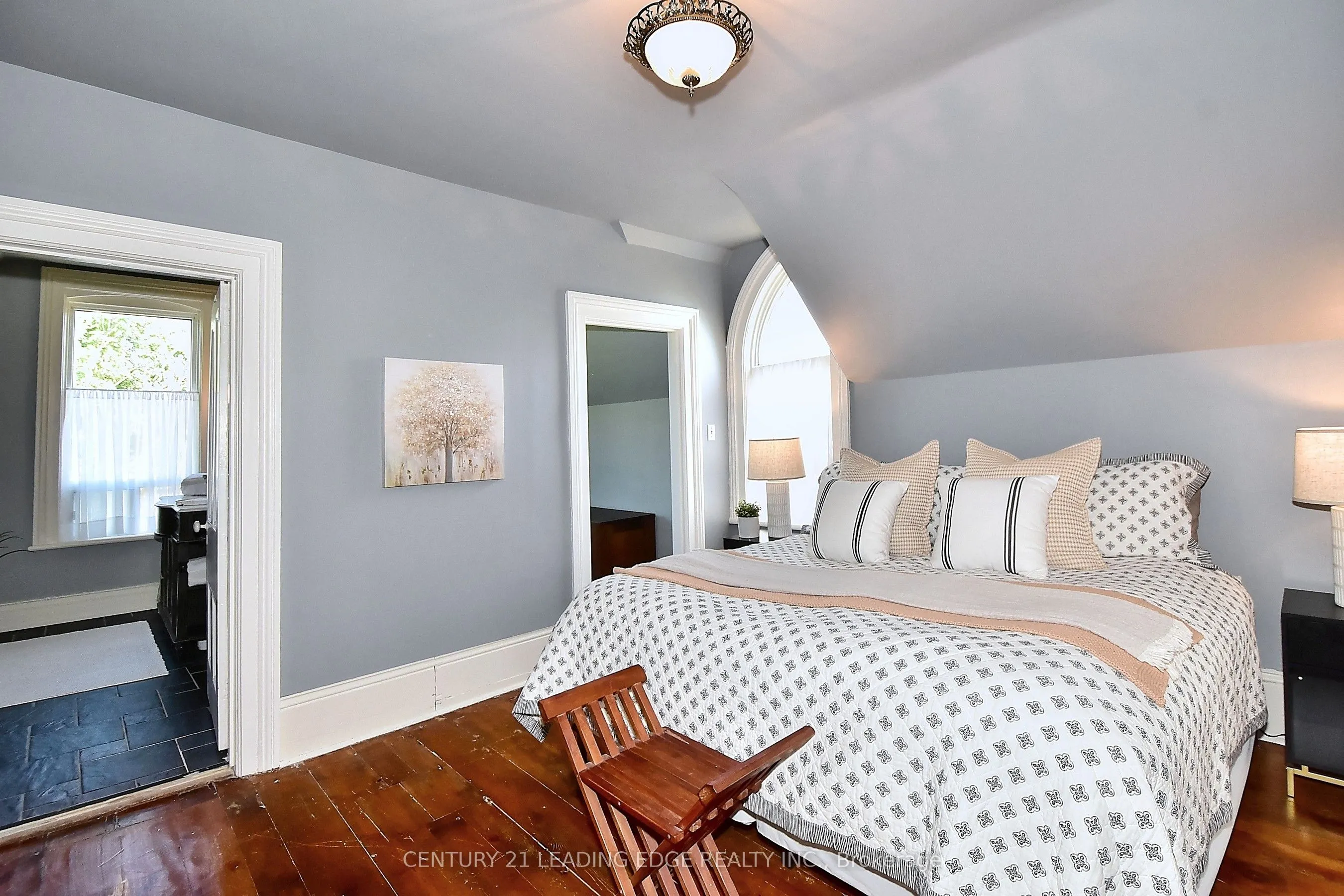 55 Brock Street E