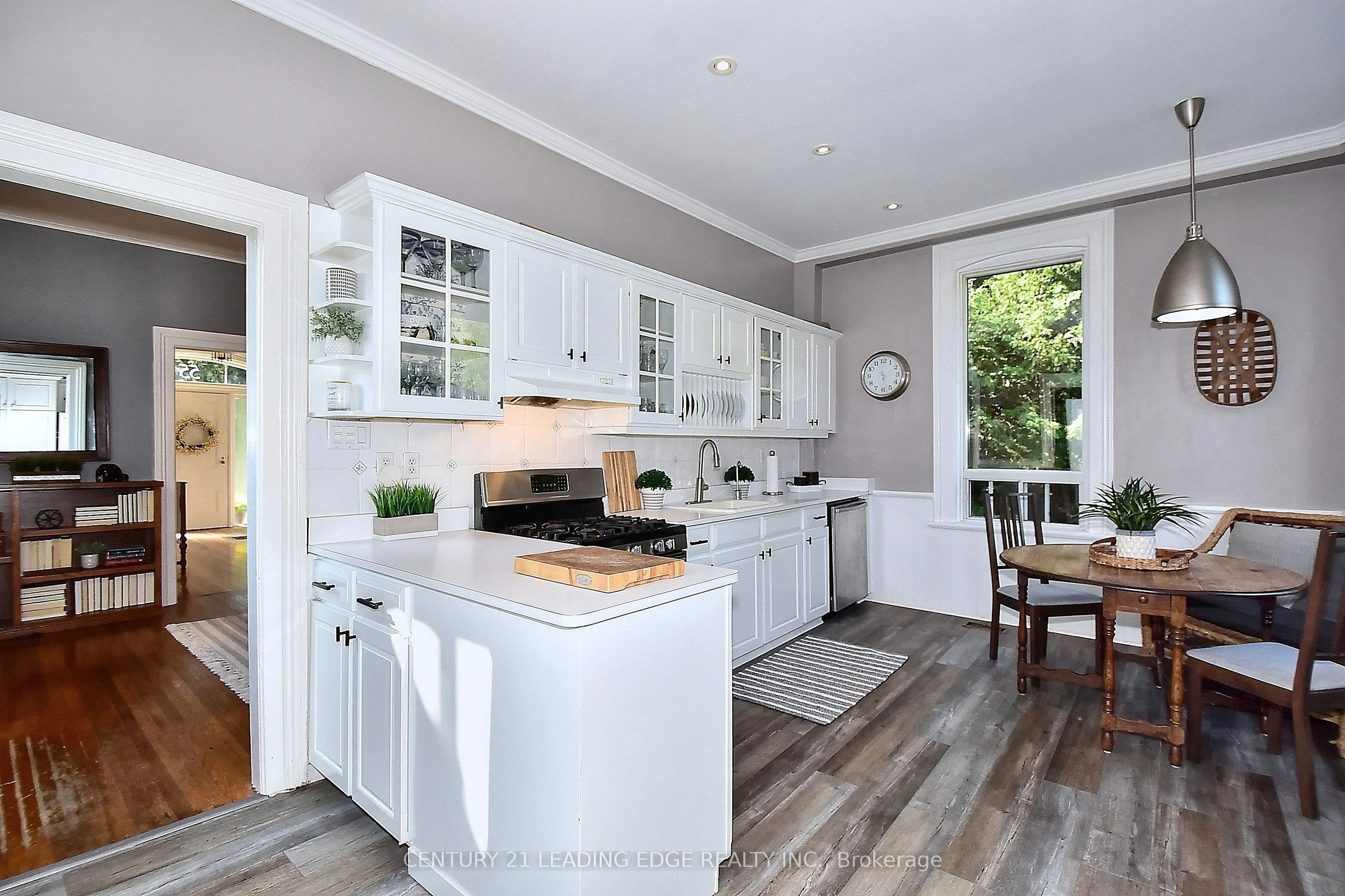 55 Brock Street E
