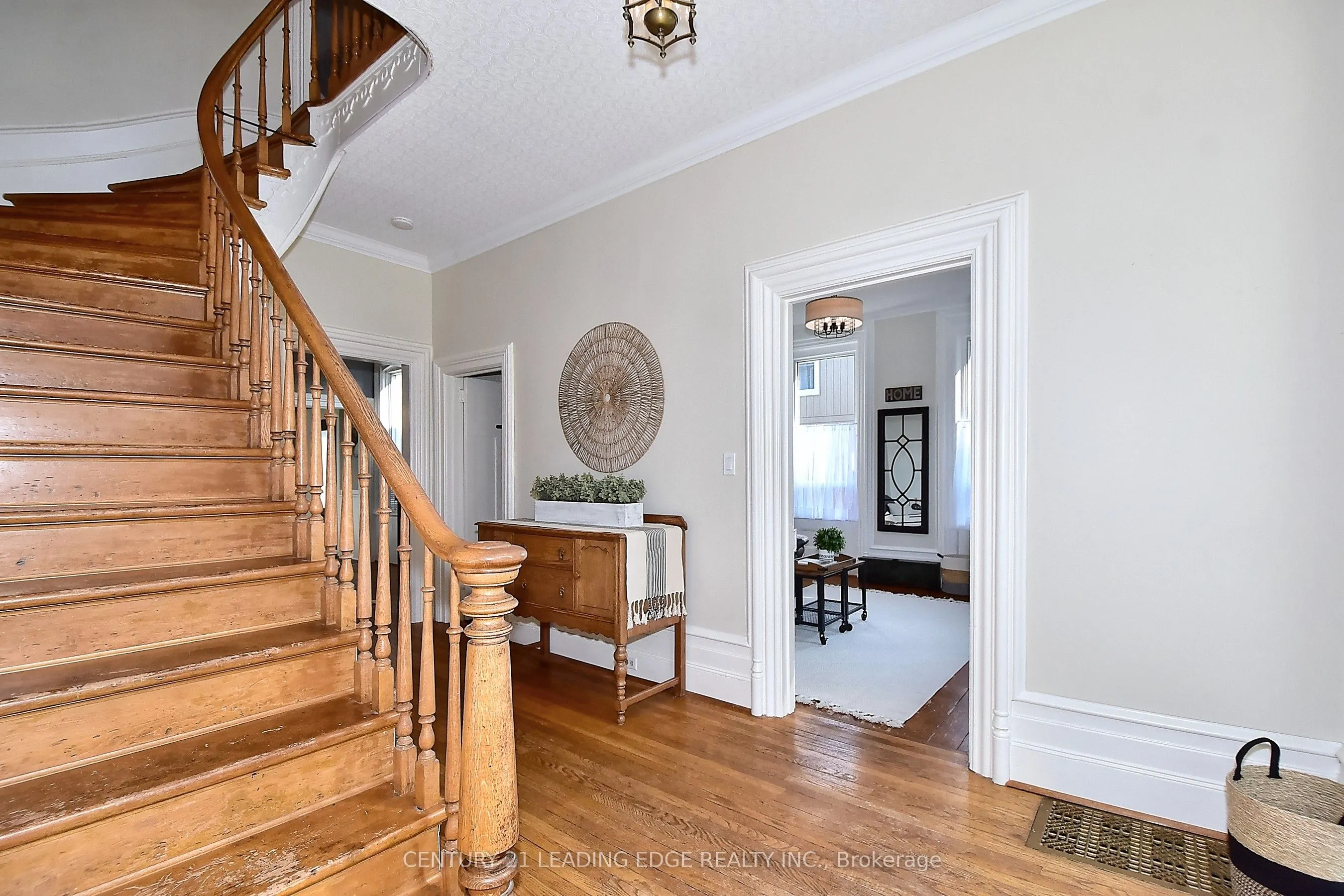 55 Brock Street E