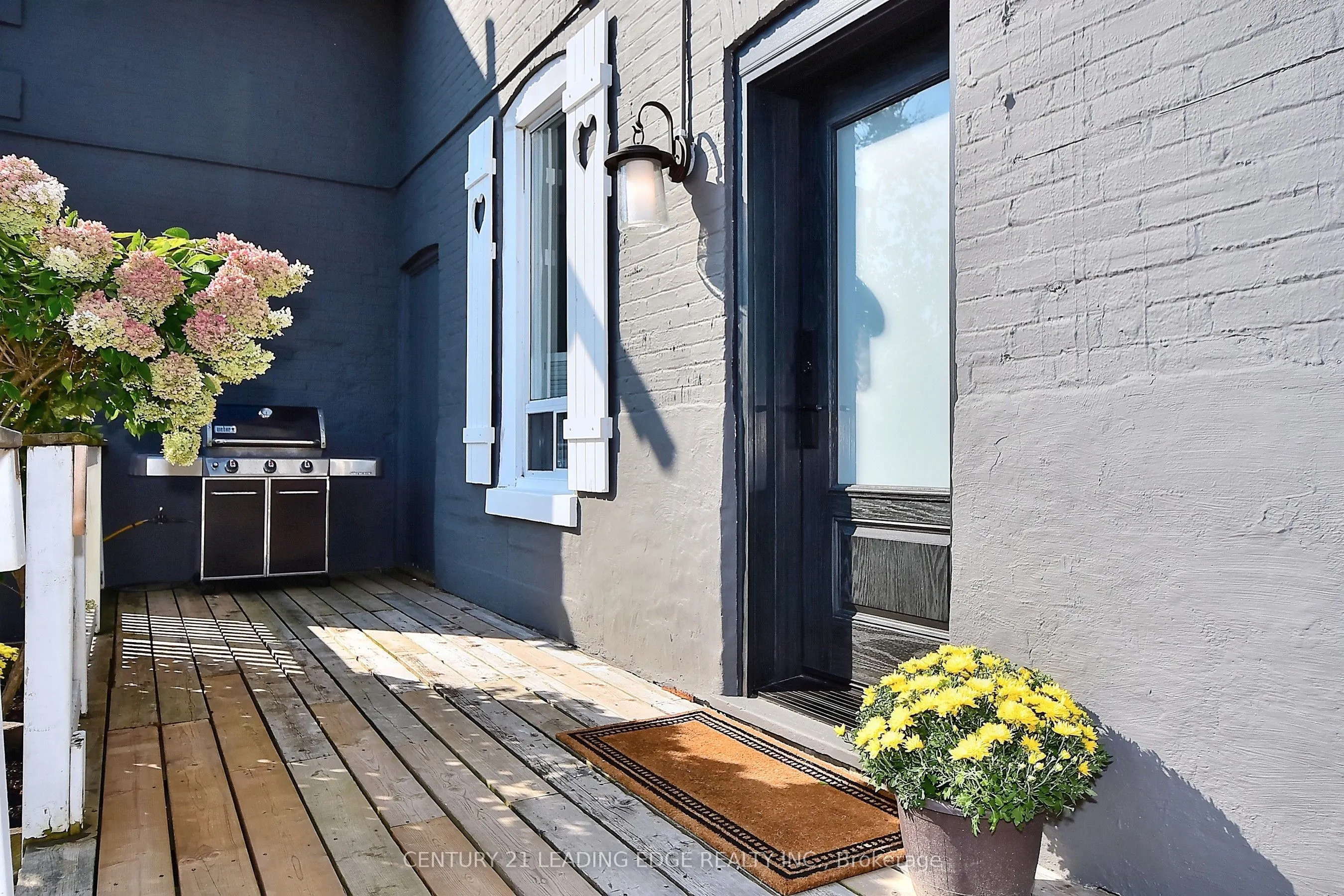 55 Brock Street E