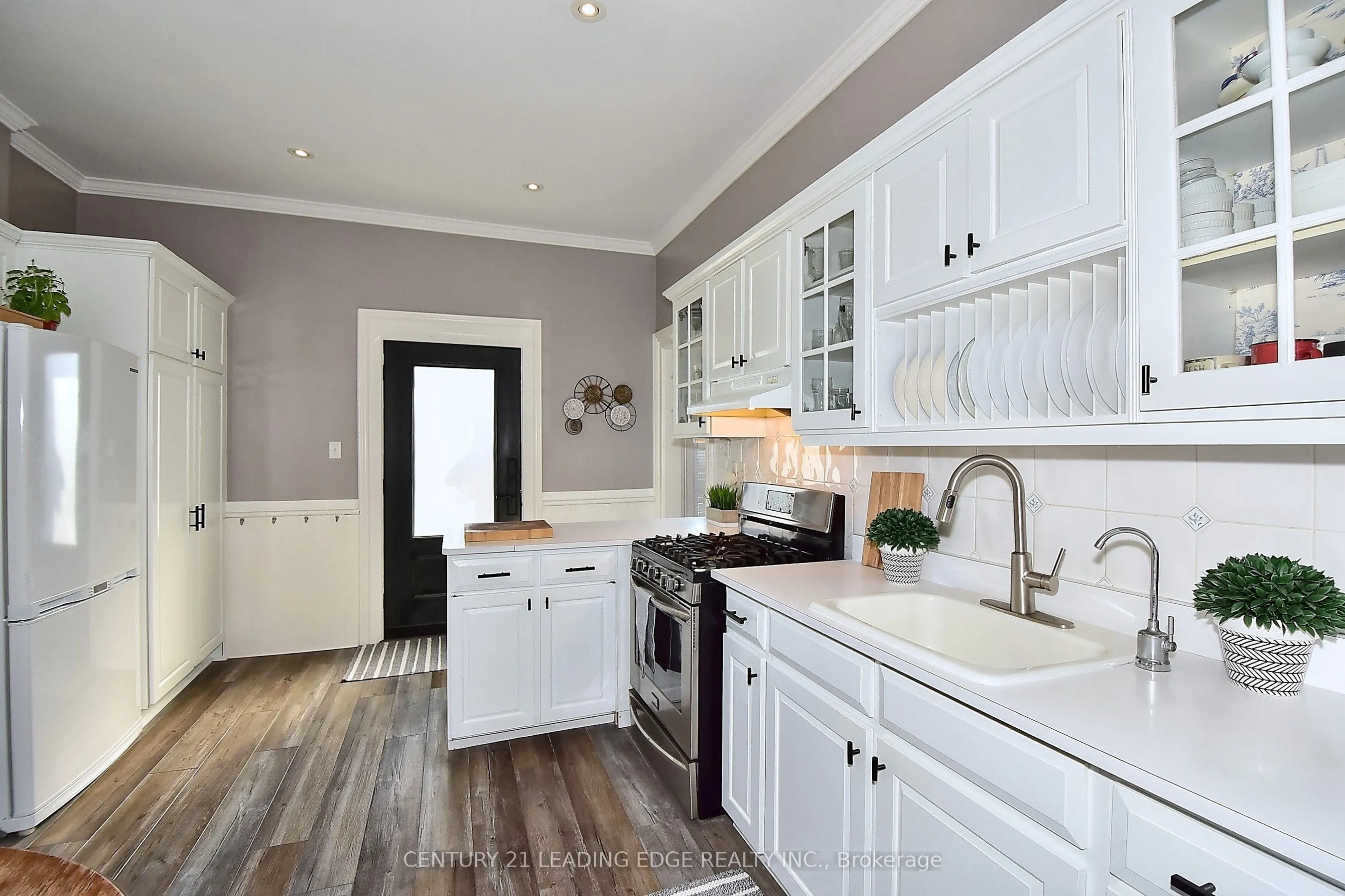 55 Brock Street E