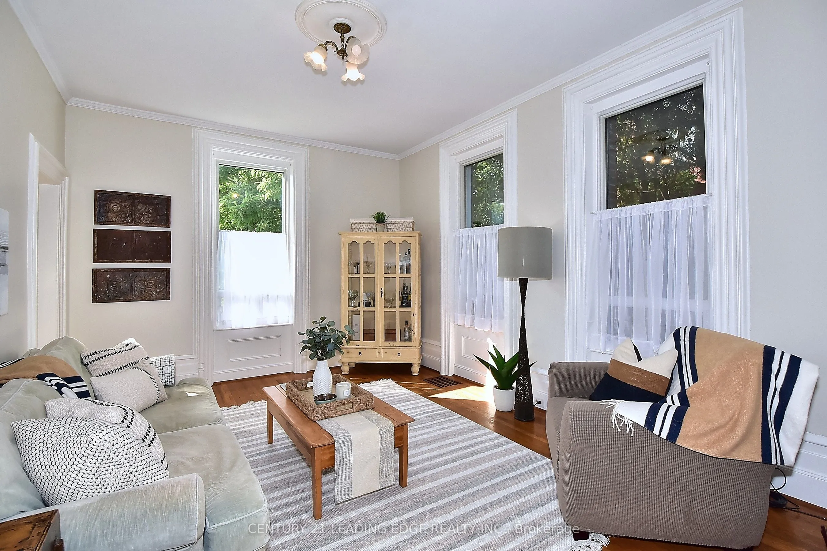55 Brock Street E