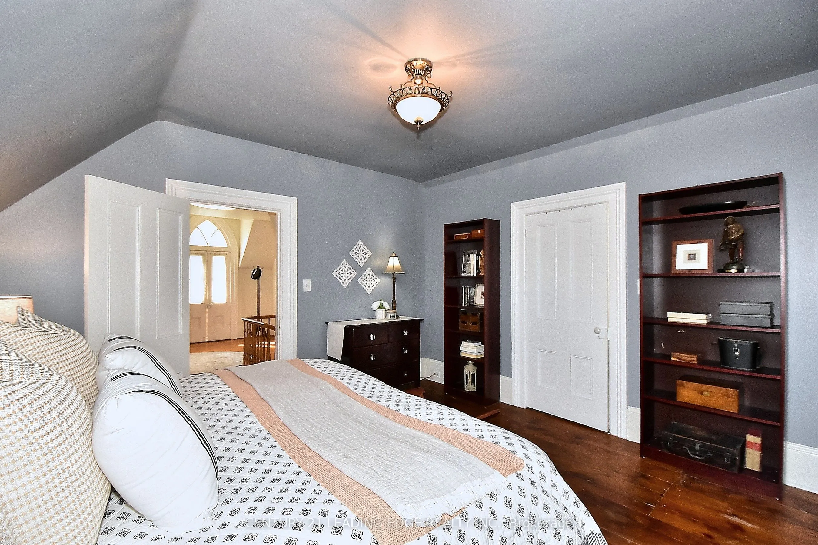 55 Brock Street E