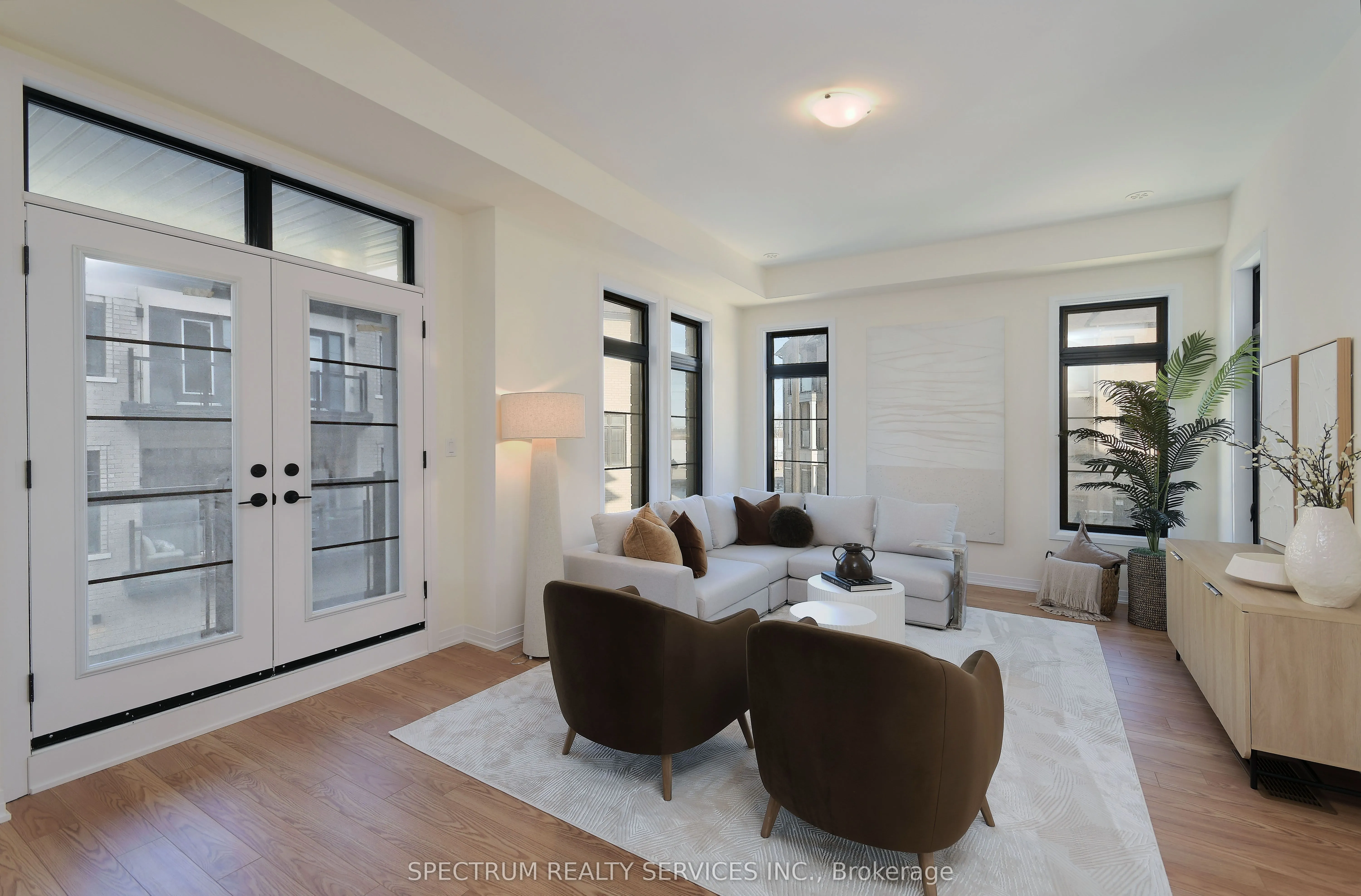 155 De La Roche Drive
