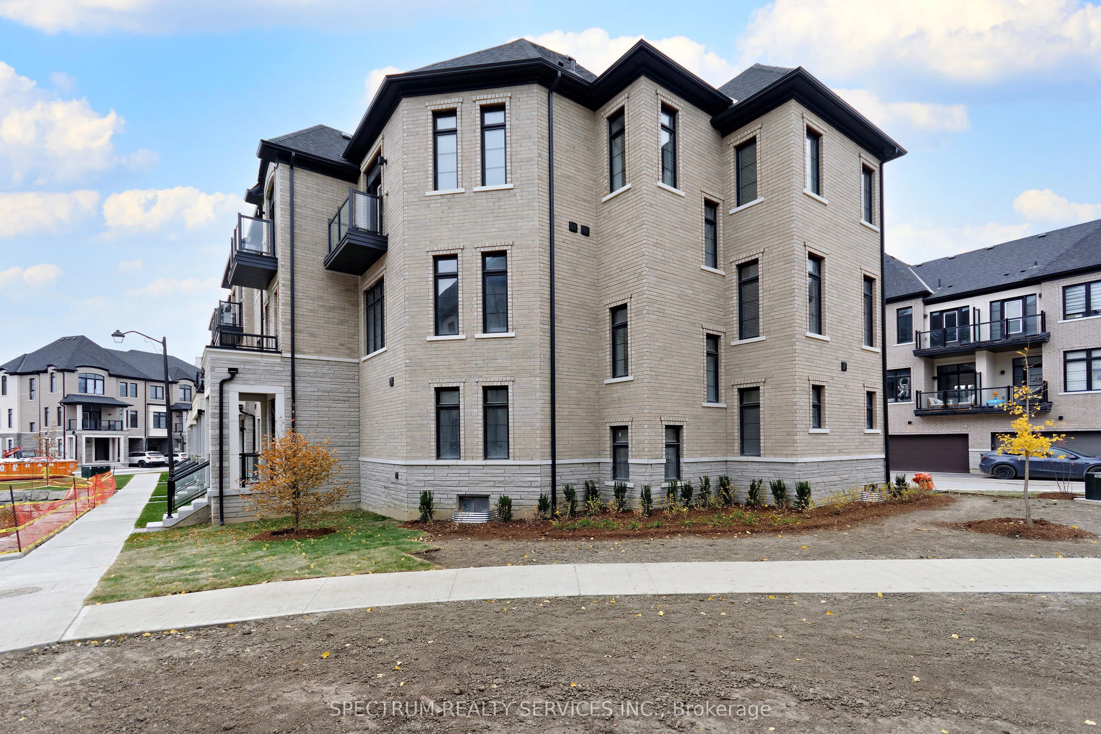 155 De La Roche Drive