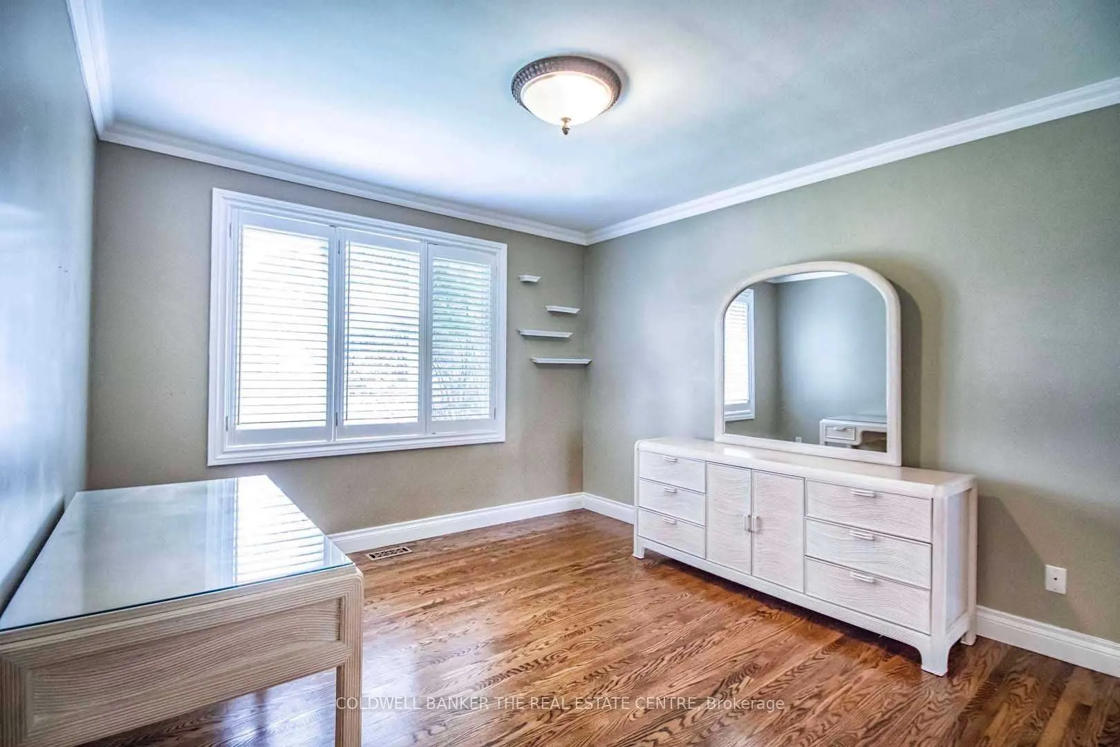 4 Orlon Crescent