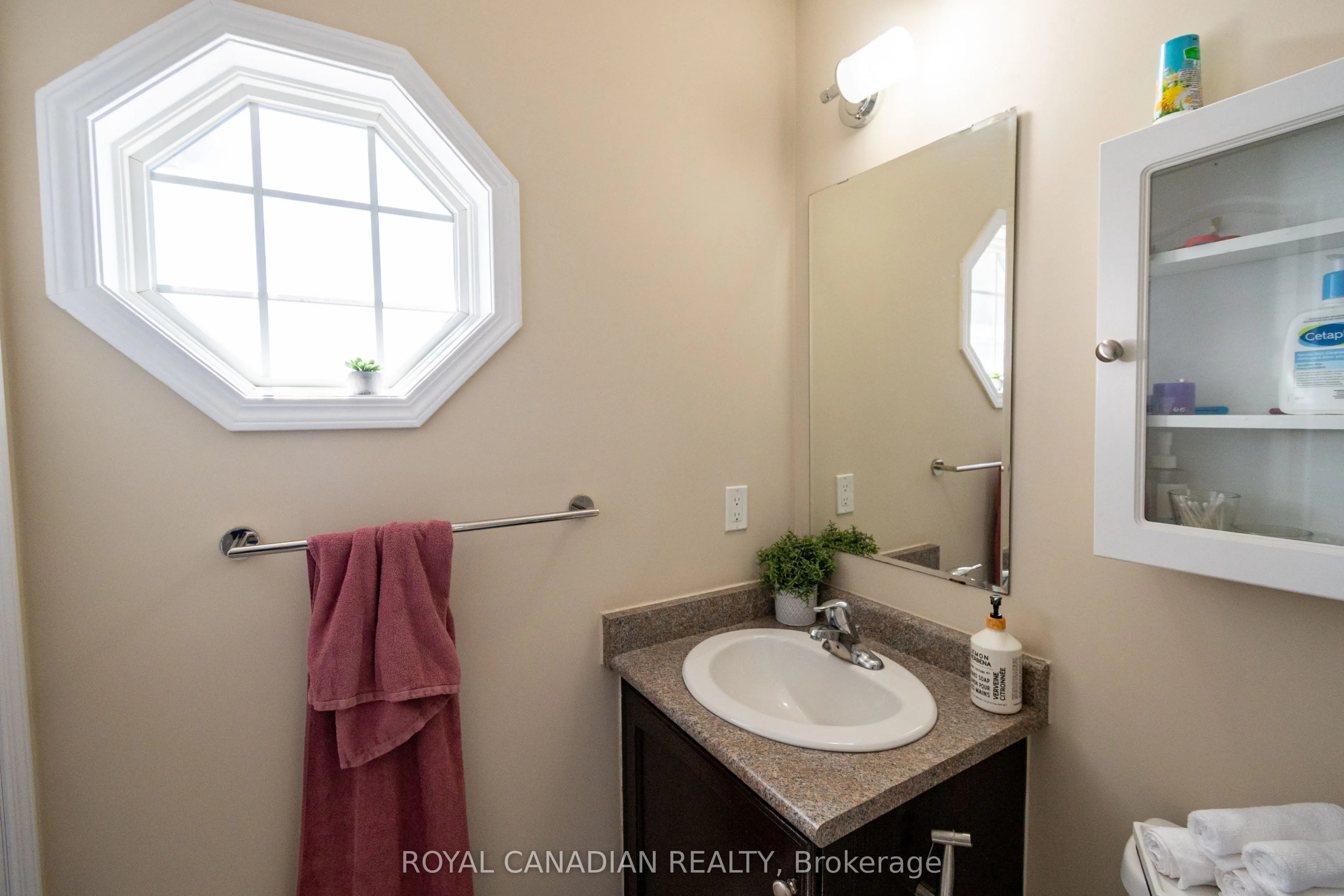 213 Richardson Crescent