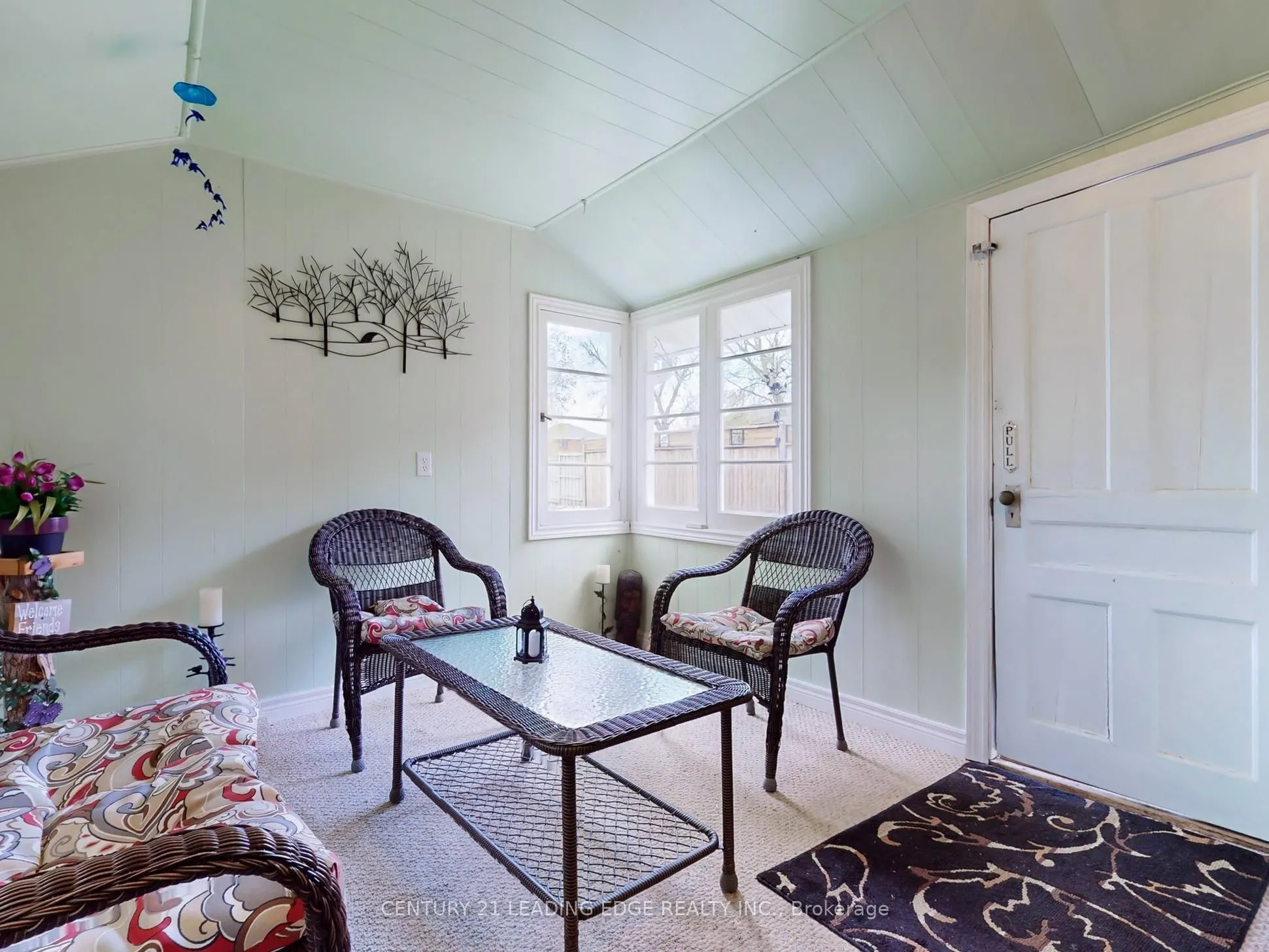 393 The Queensway S