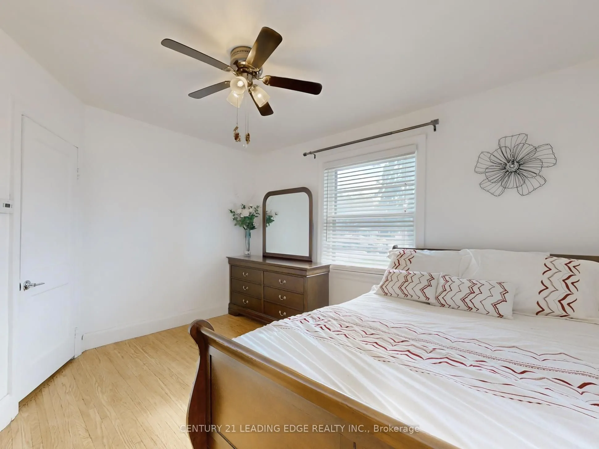 393 The Queensway S