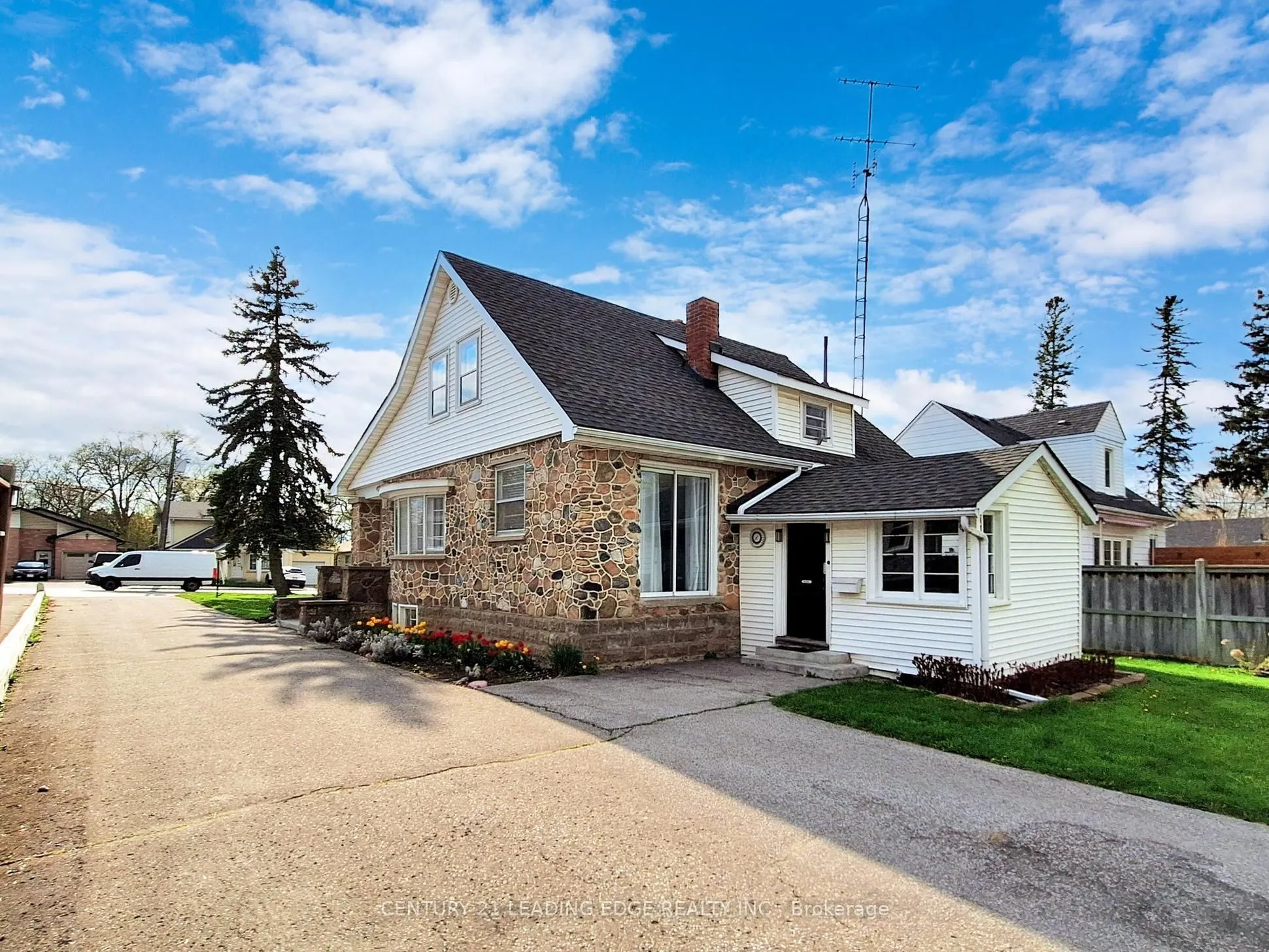 393 The Queensway S