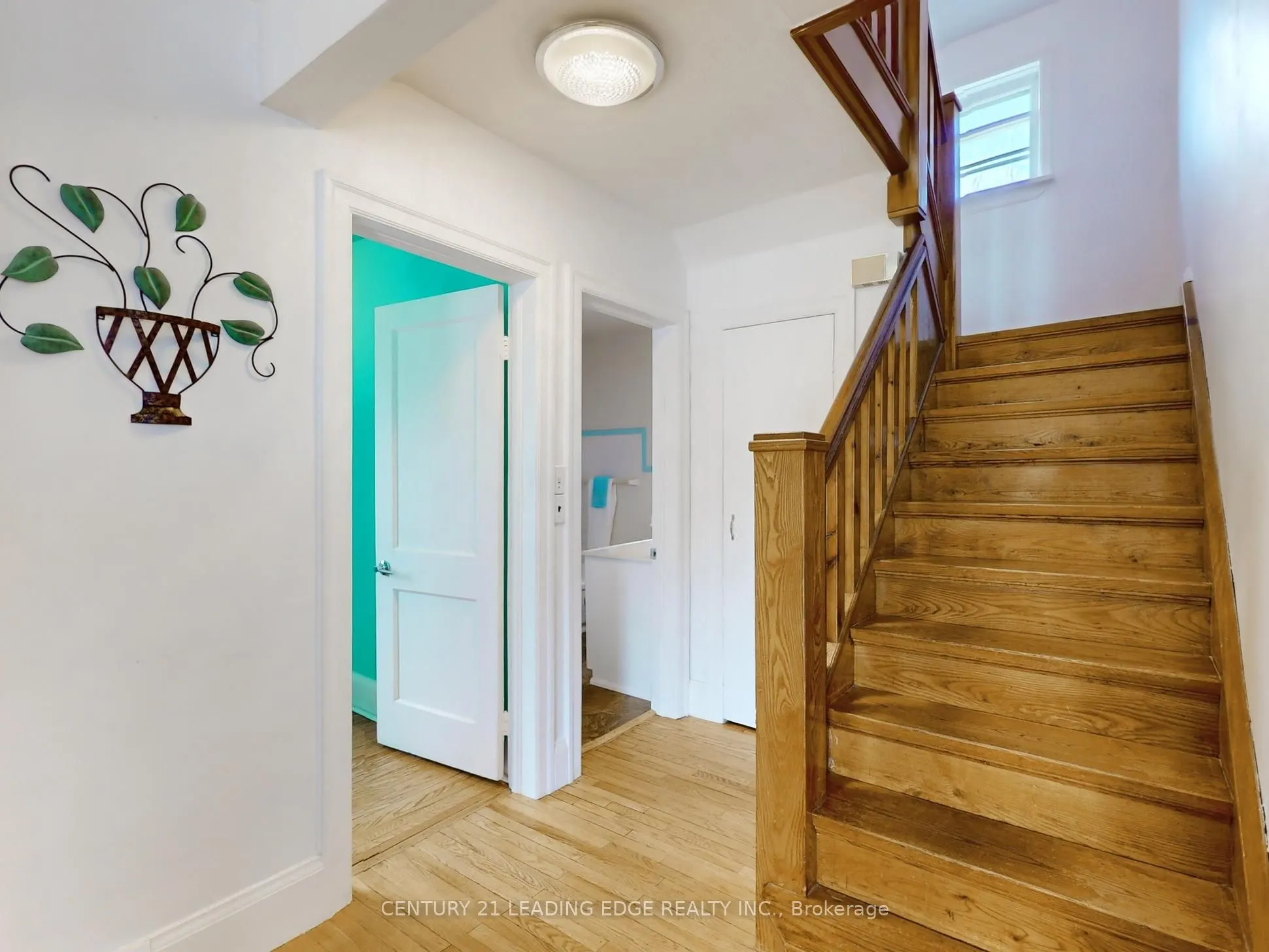 393 The Queensway S