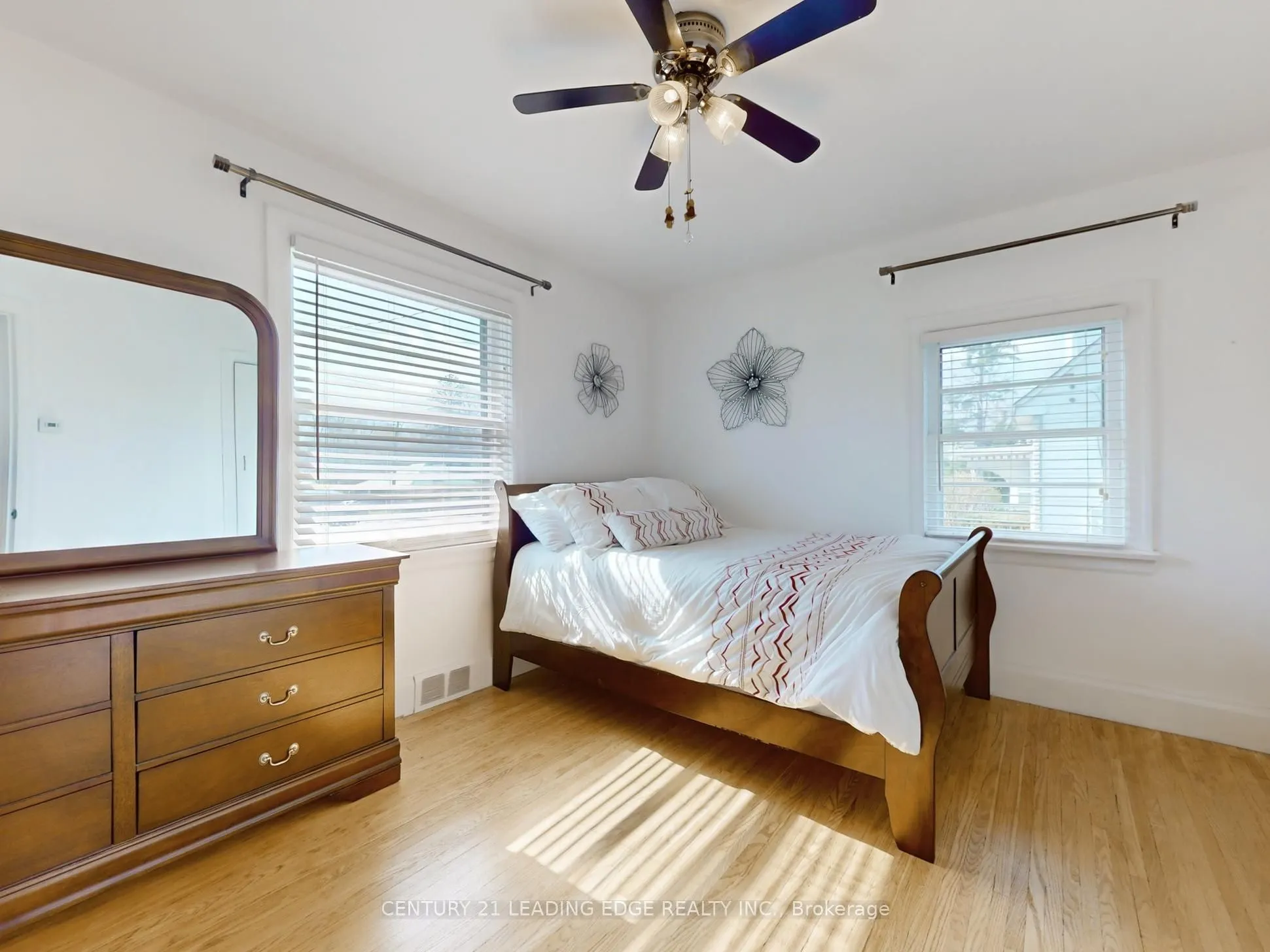393 The Queensway S