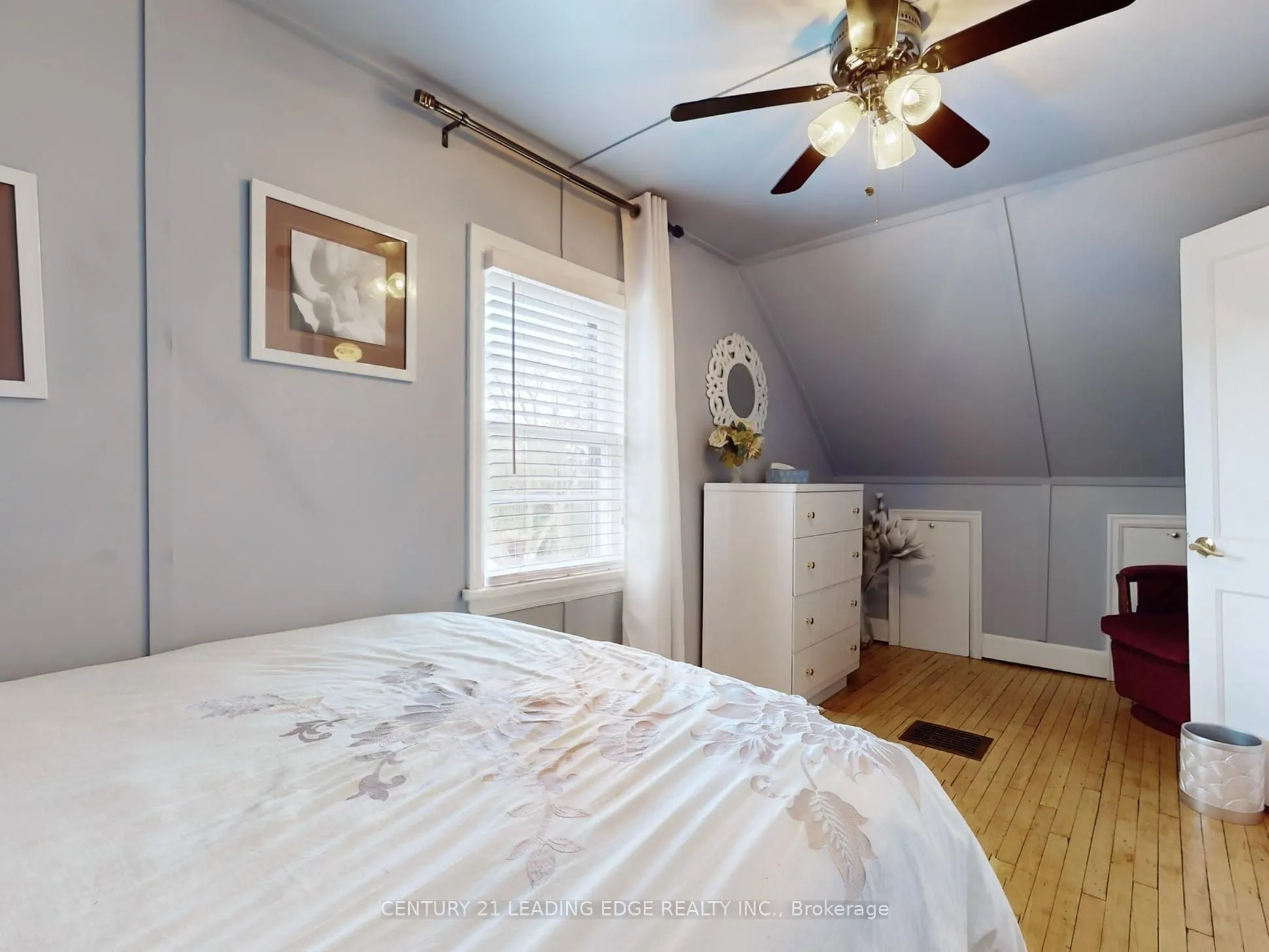 393 The Queensway S