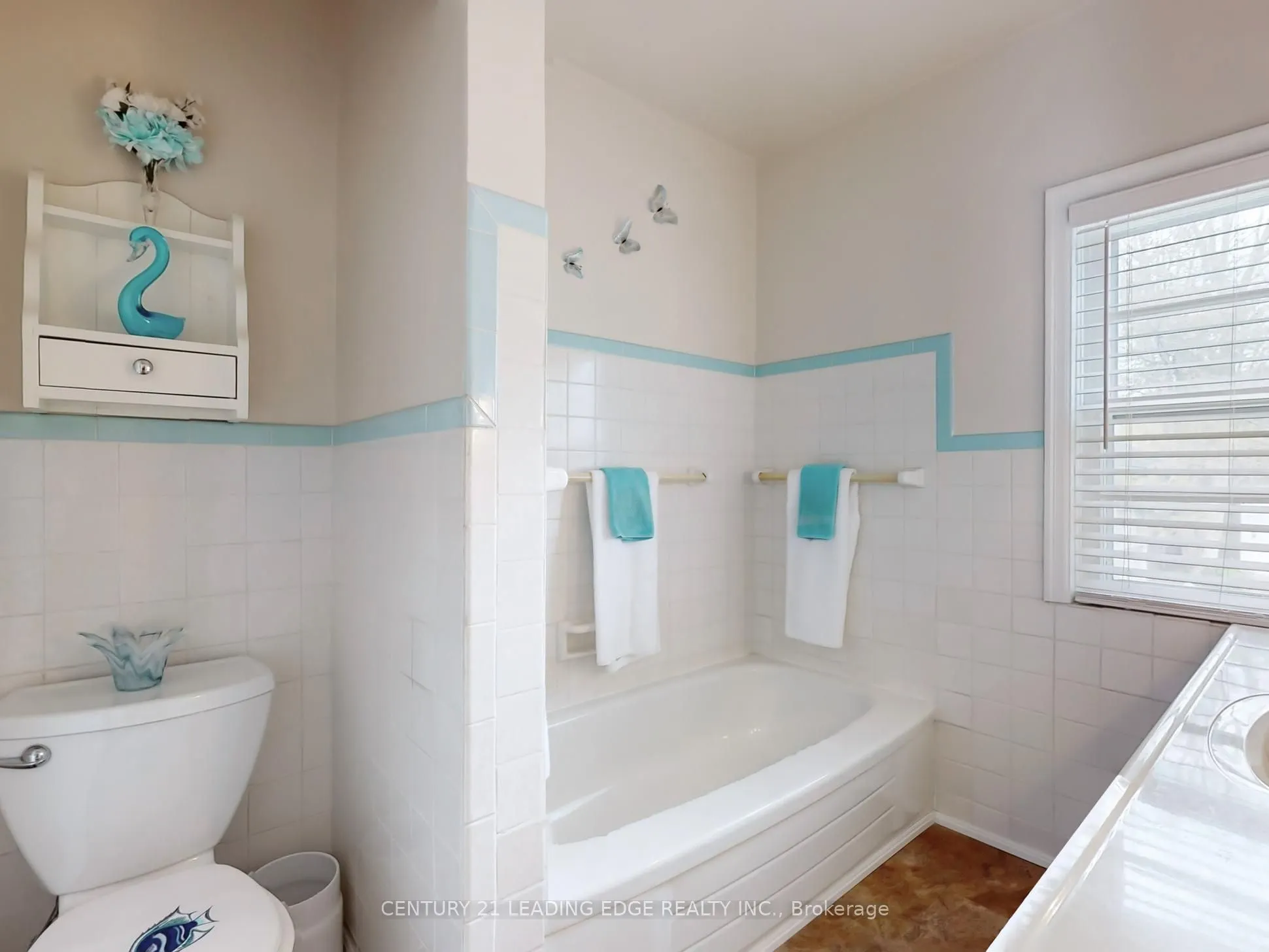 393 The Queensway S
