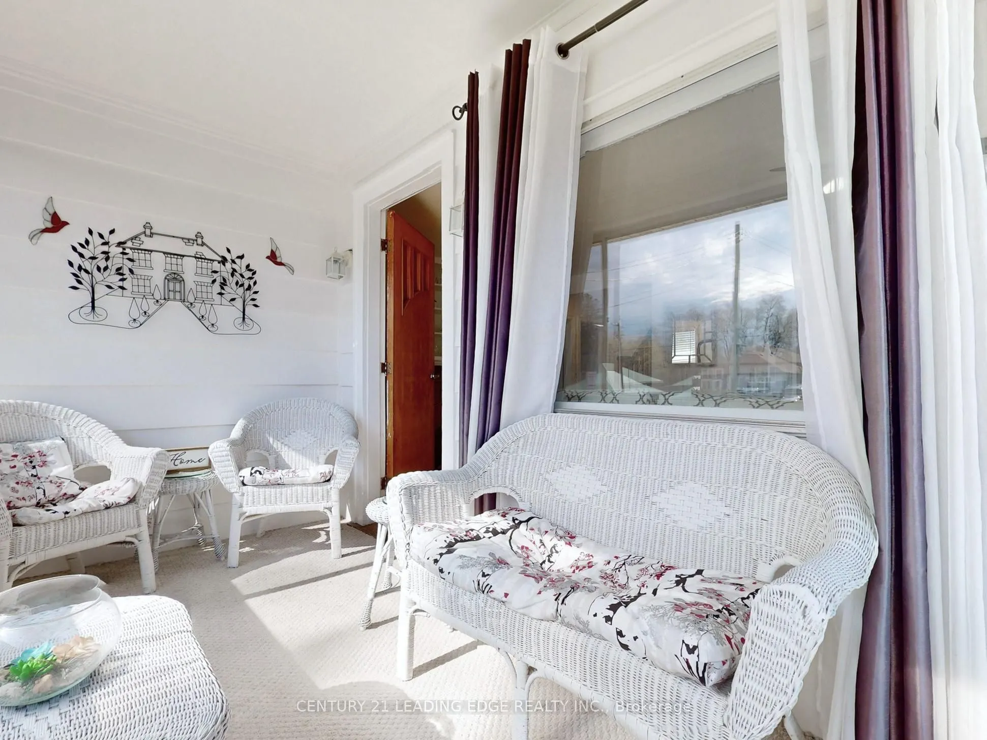393 The Queensway S