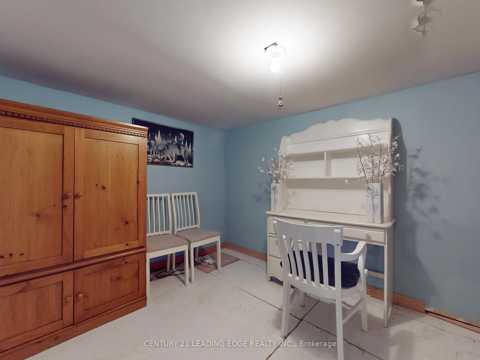393 The Queensway S
