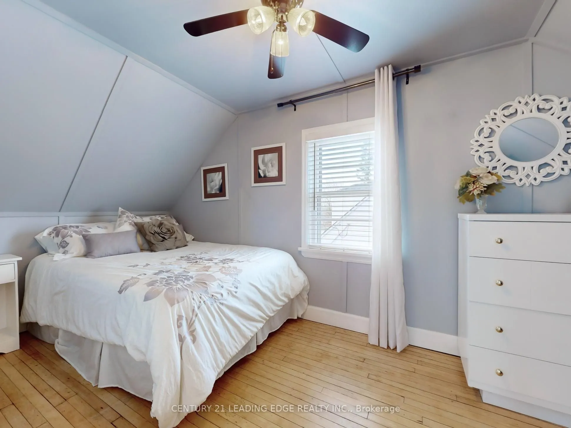 393 The Queensway S