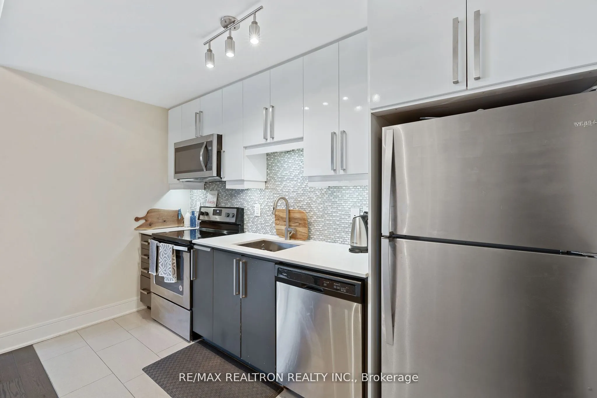 9199 Yonge Street, #SE617