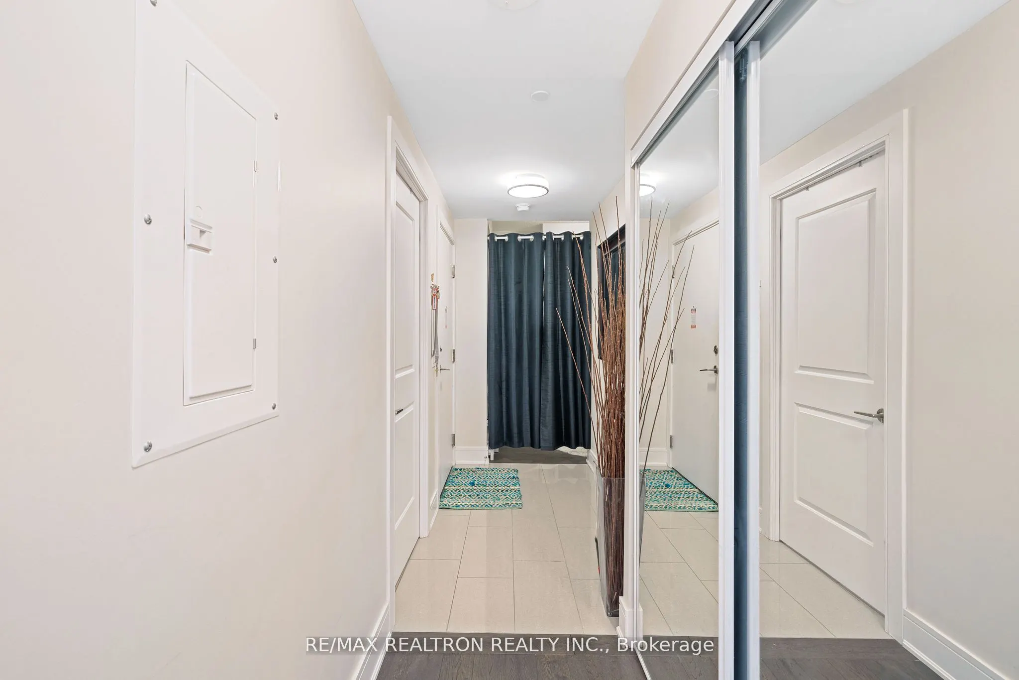 9199 Yonge Street, #SE617
