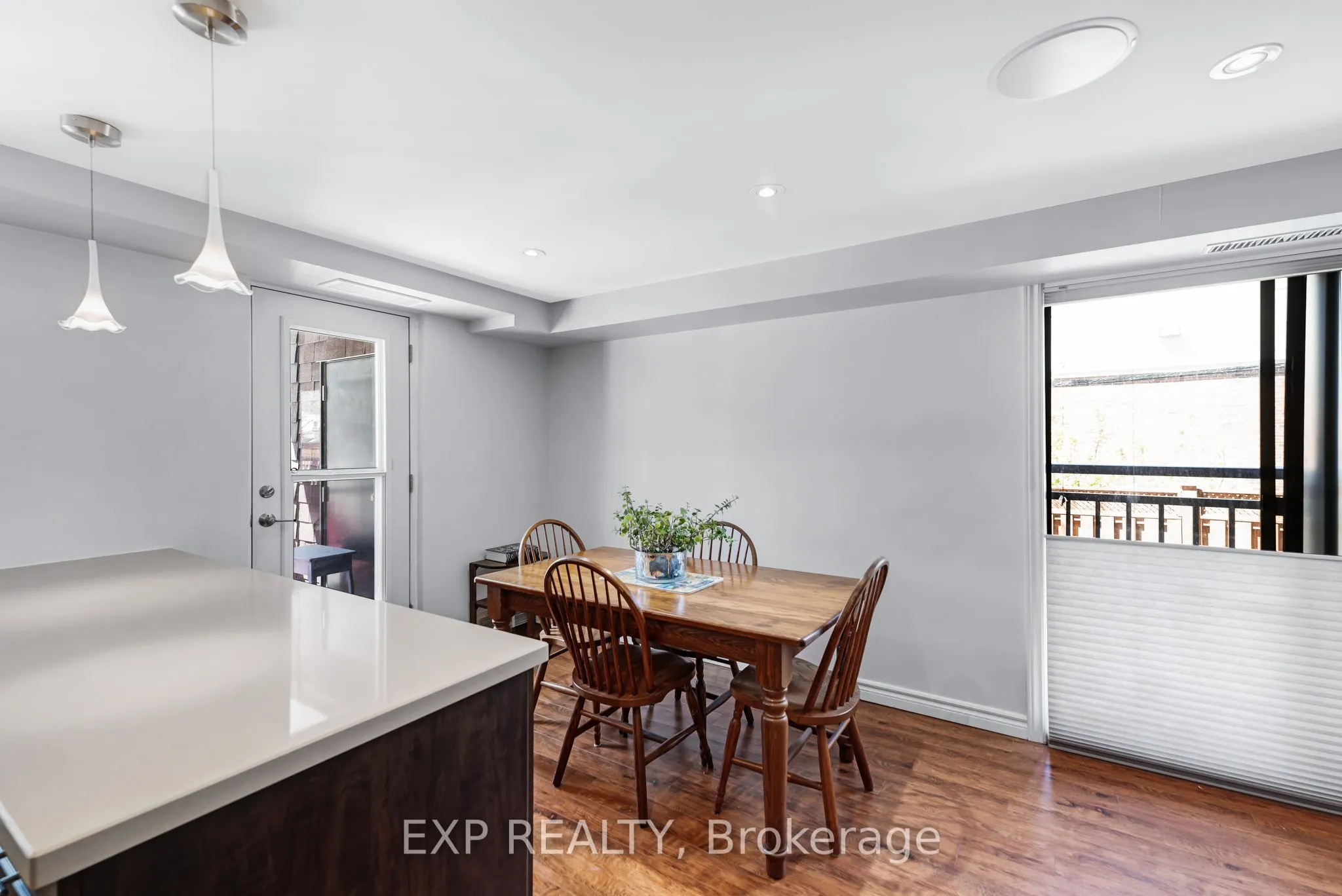 15390 Yonge Street, #104