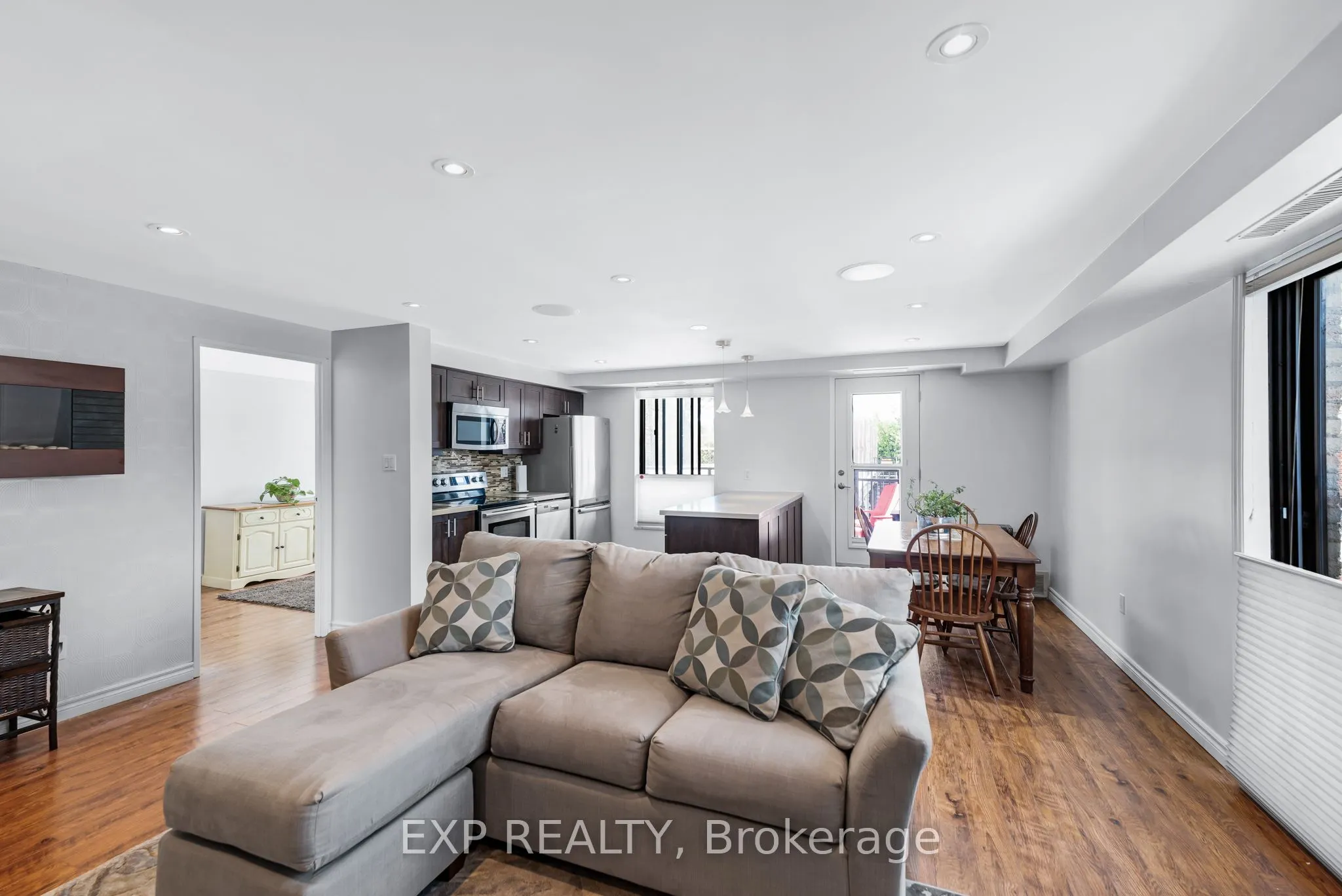 15390 Yonge Street, #104