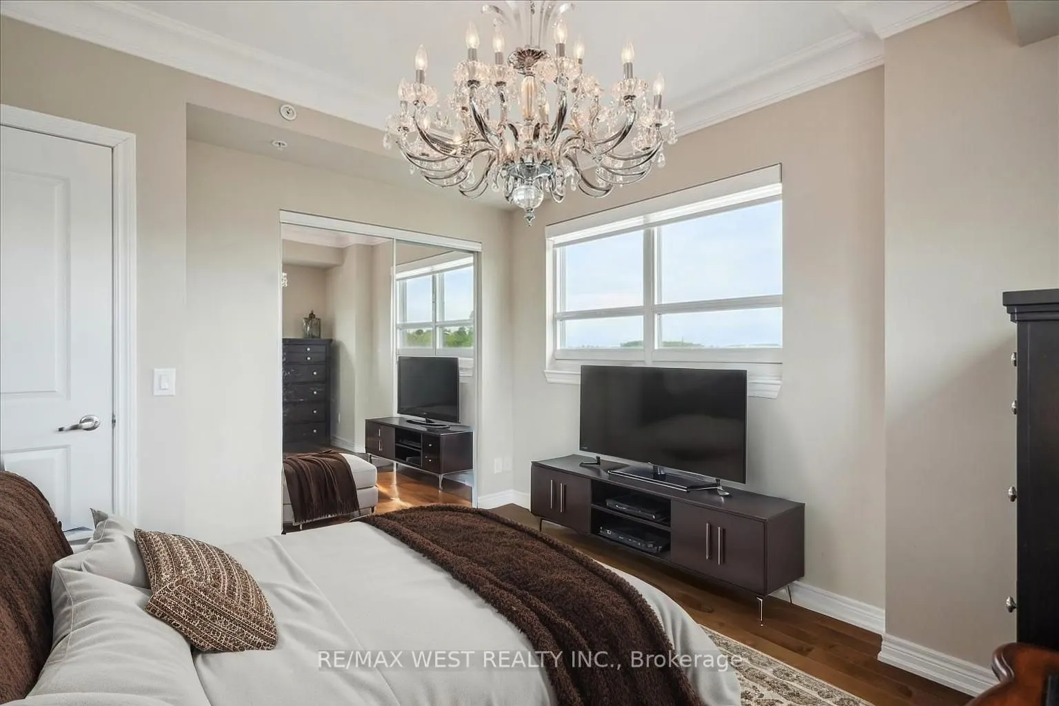 9255 Jane Street, #405