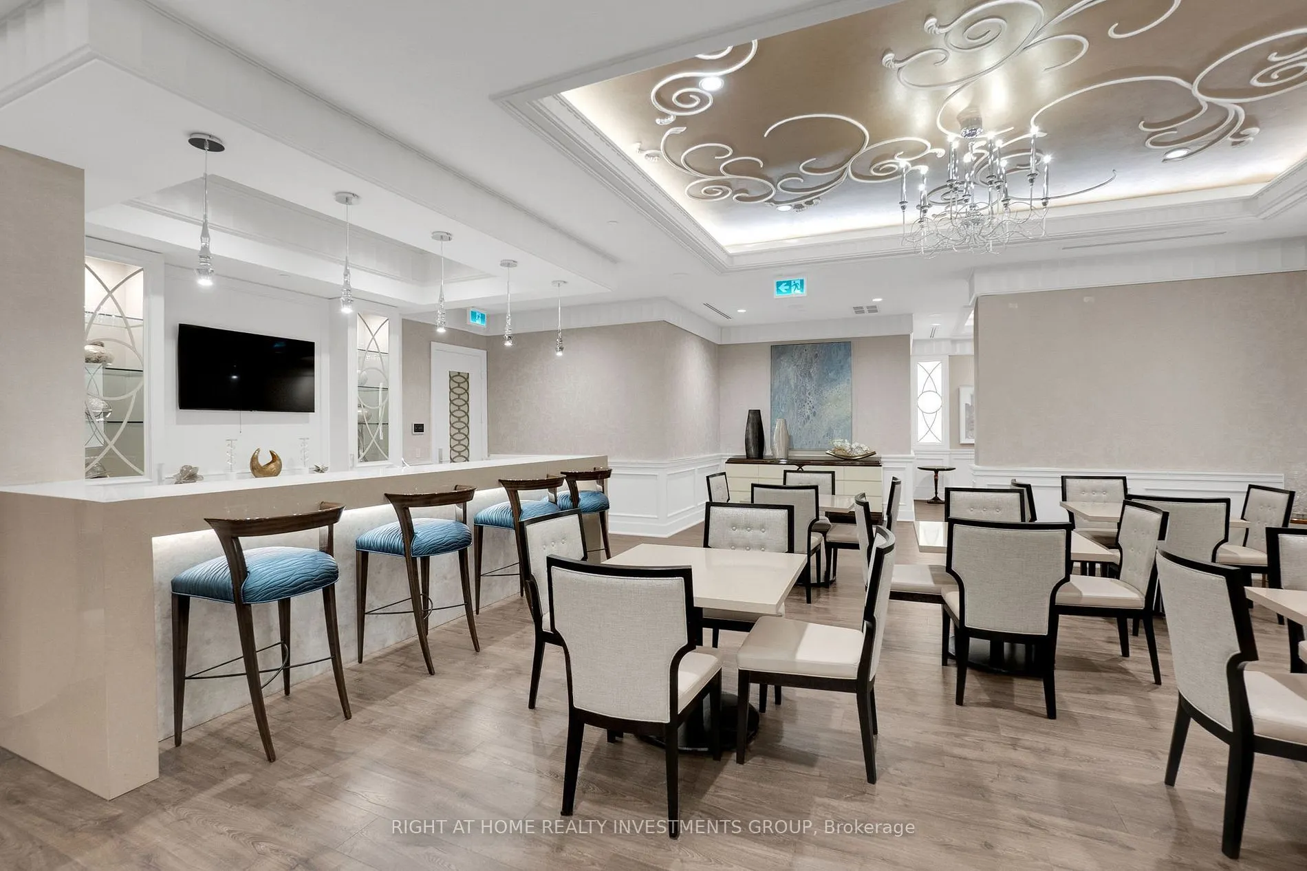 9075 Jane Street, #306