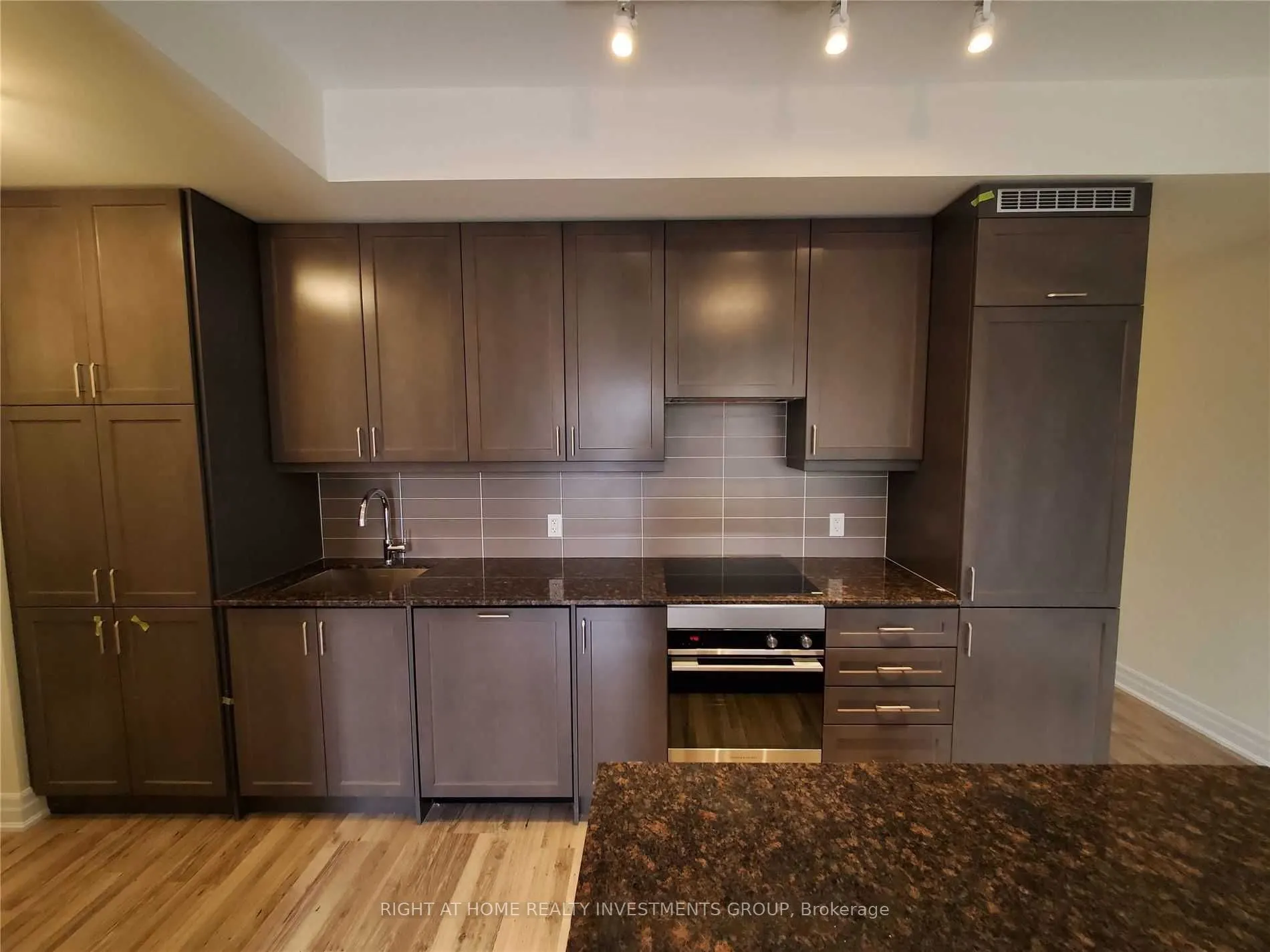 9075 Jane Street, #306