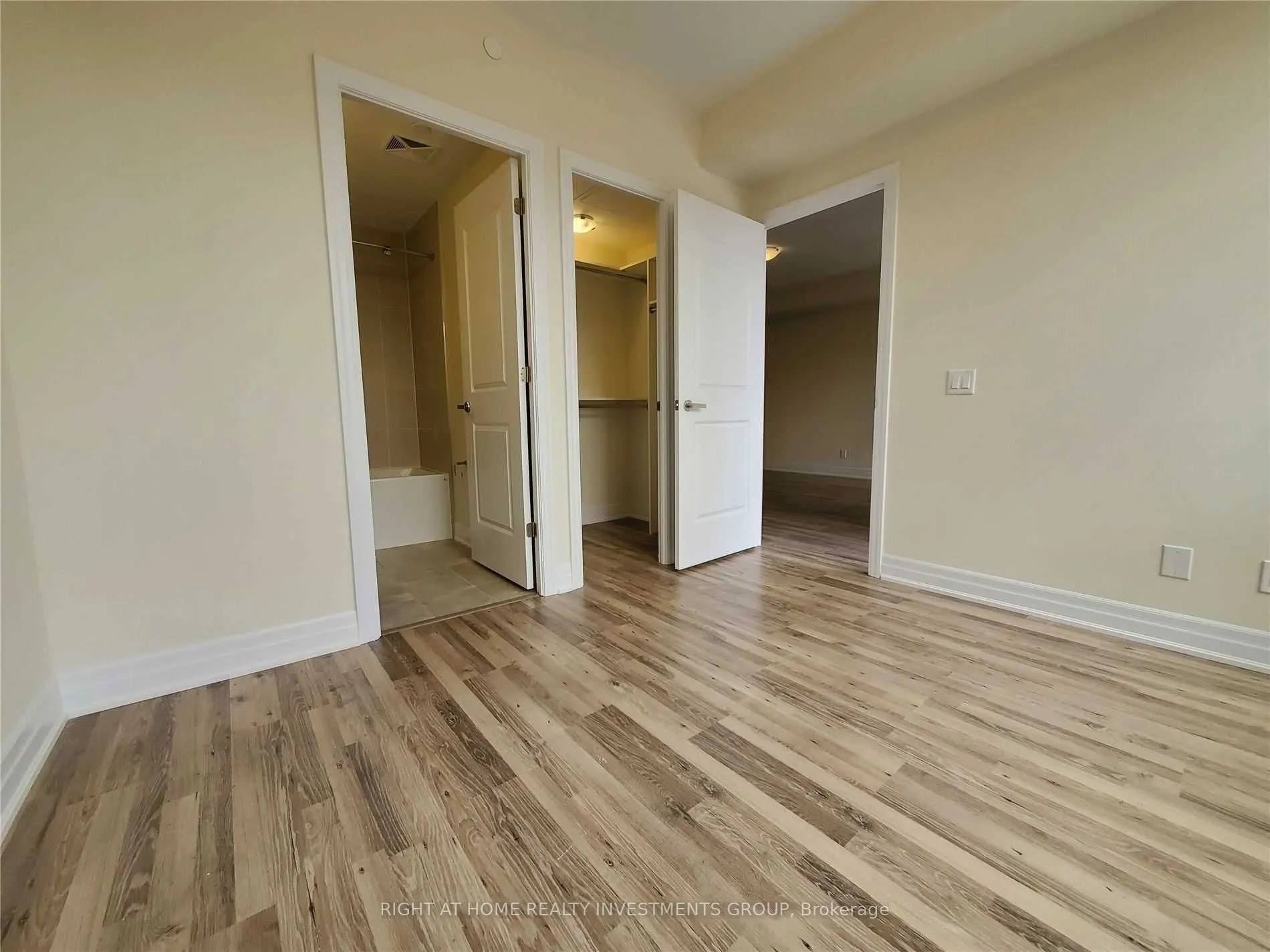 9075 Jane Street, #306