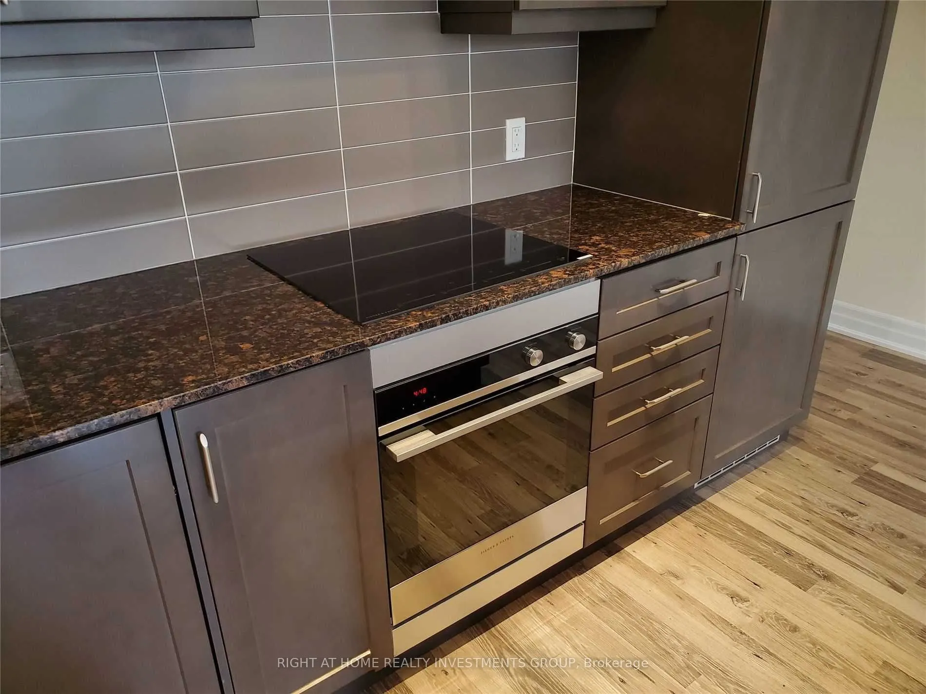 9075 Jane Street, #306
