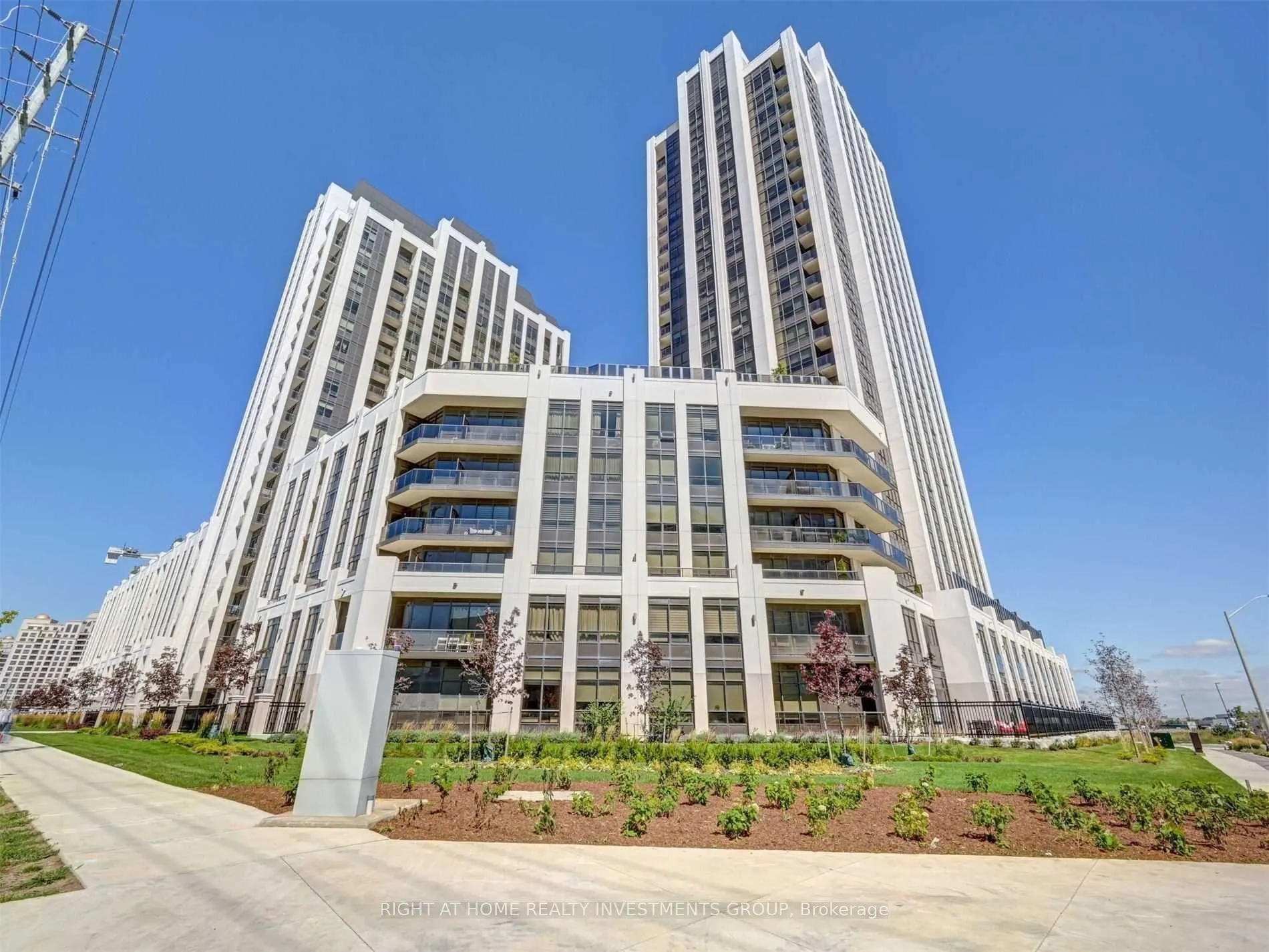 9075 Jane Street, #306