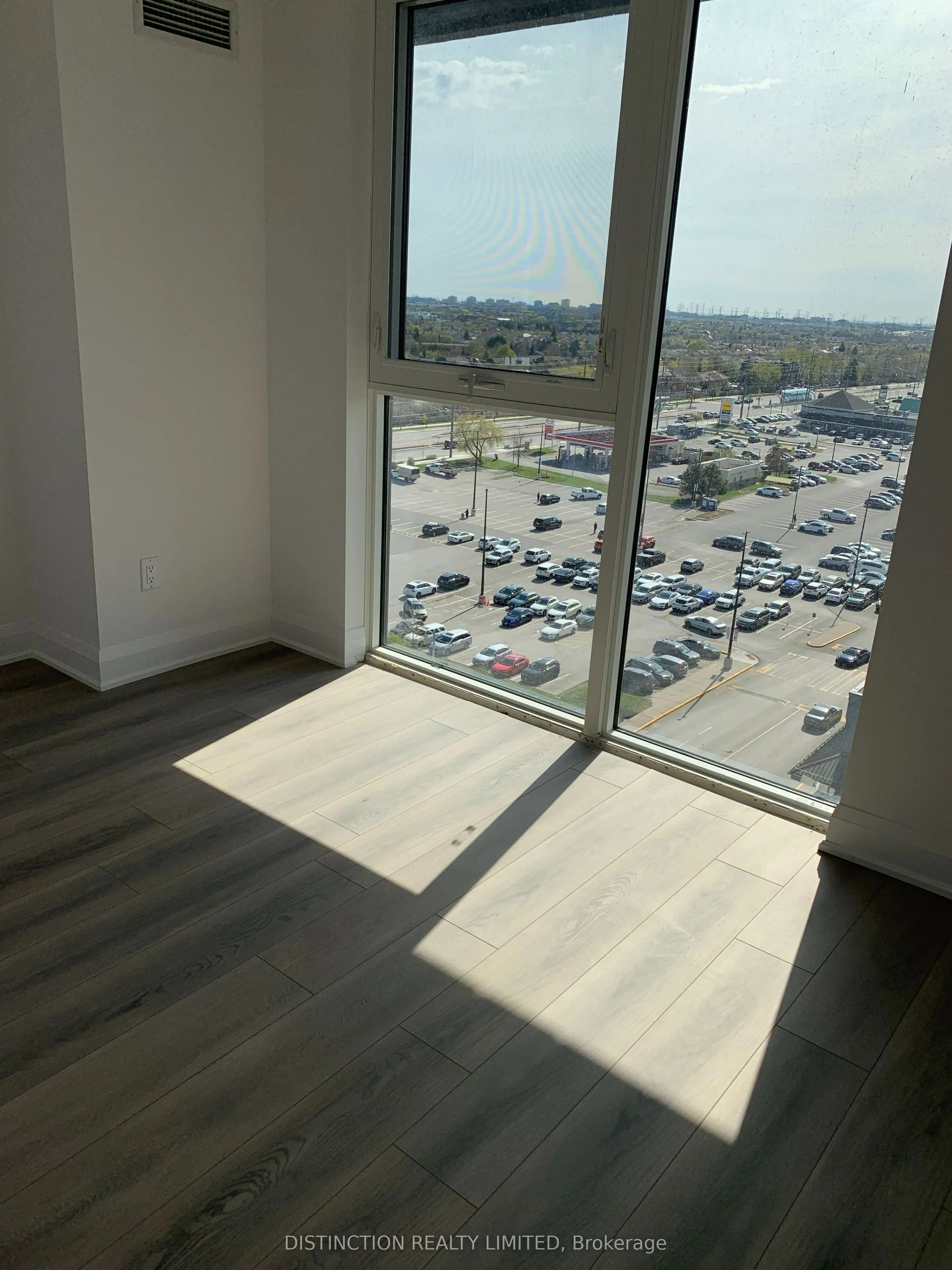 10 Gatineau Drive W, #1005