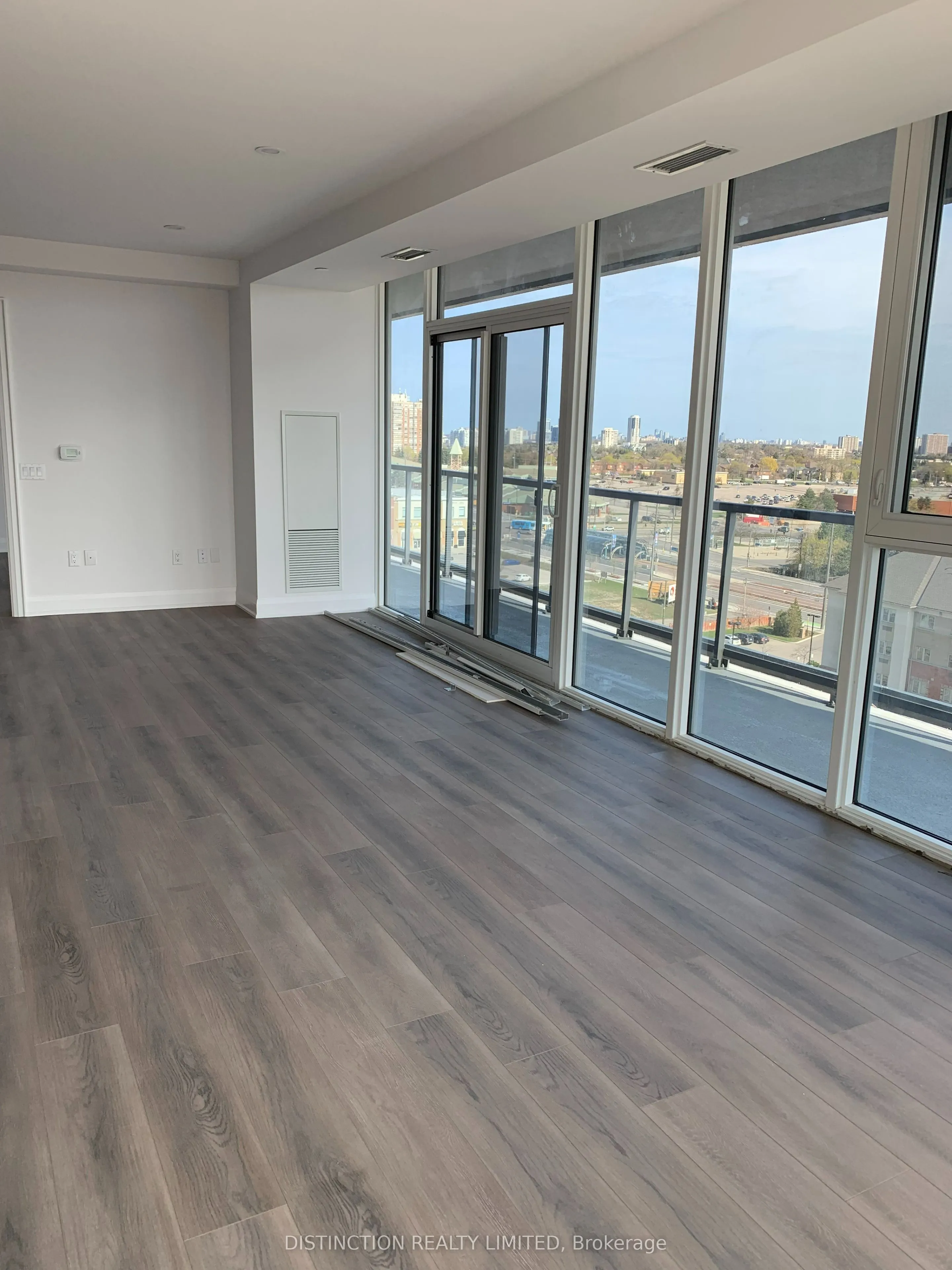 10 Gatineau Drive W, #1005