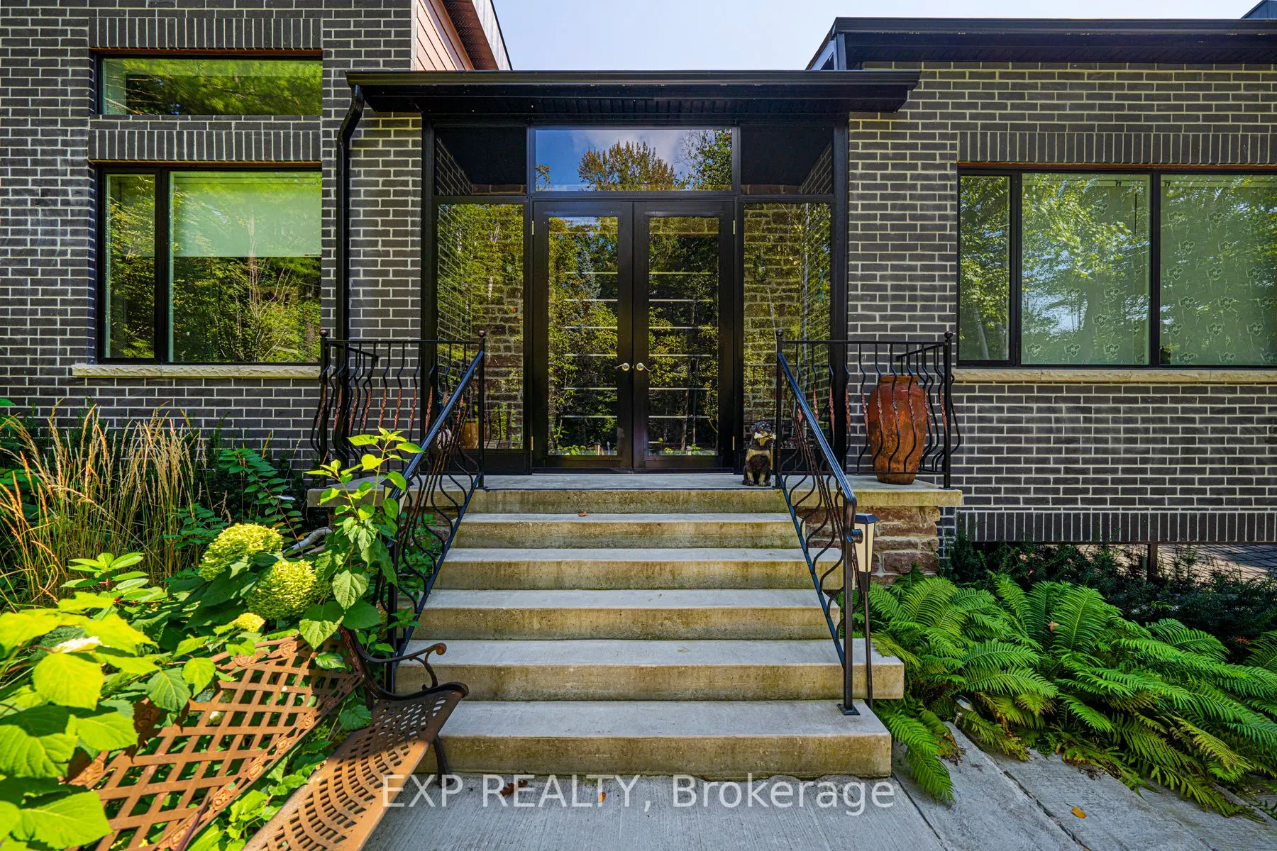 5 Birch Knoll Road