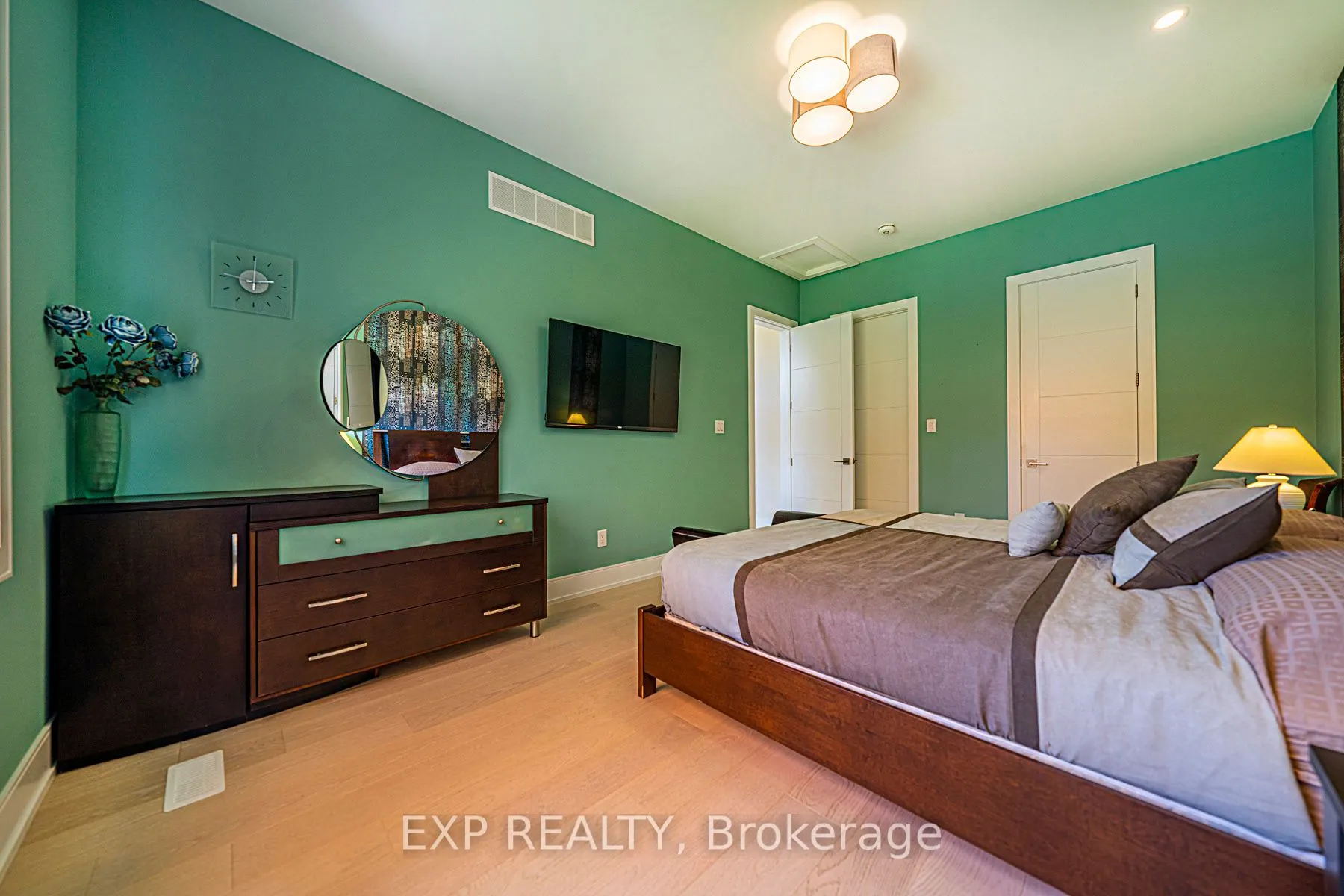 5 Birch Knoll Road