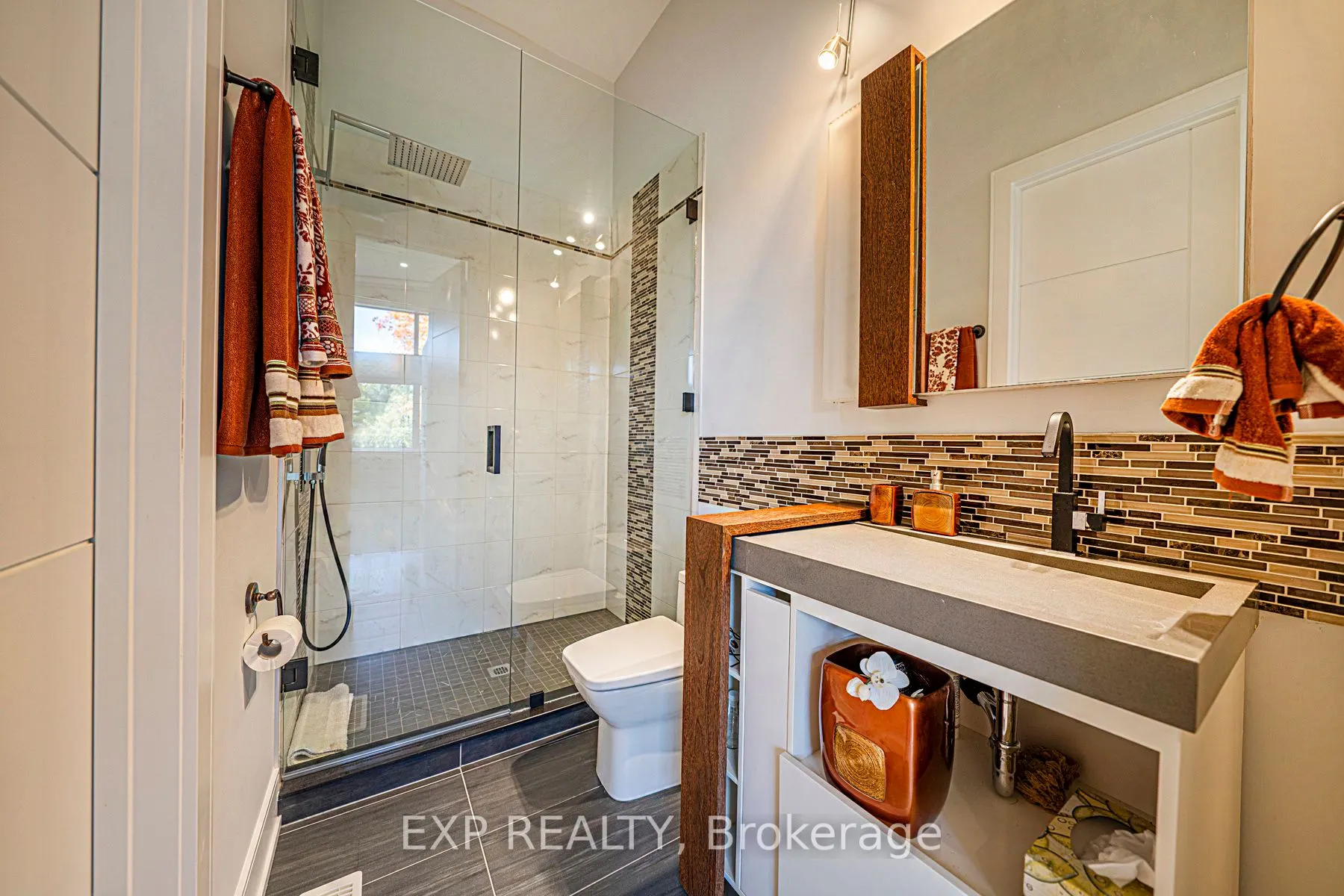 5 Birch Knoll Road