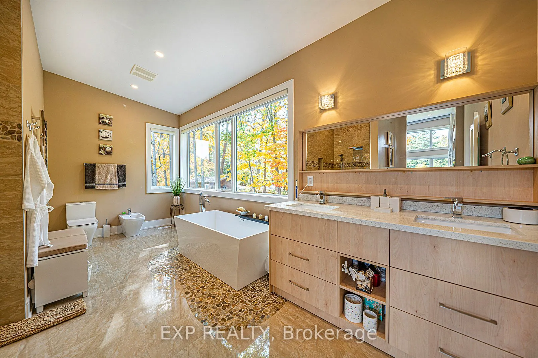 5 Birch Knoll Road