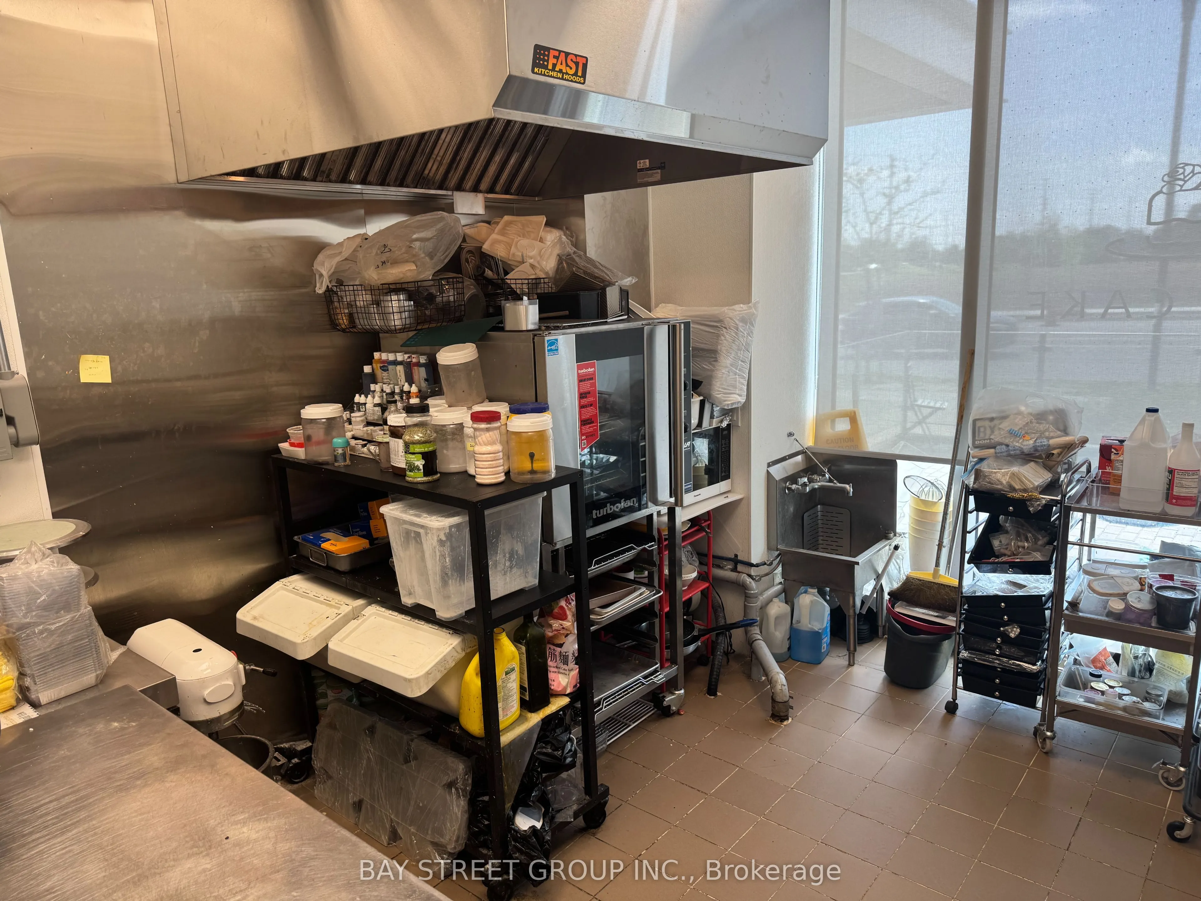 9390 woodbine Avenue, #1CF6