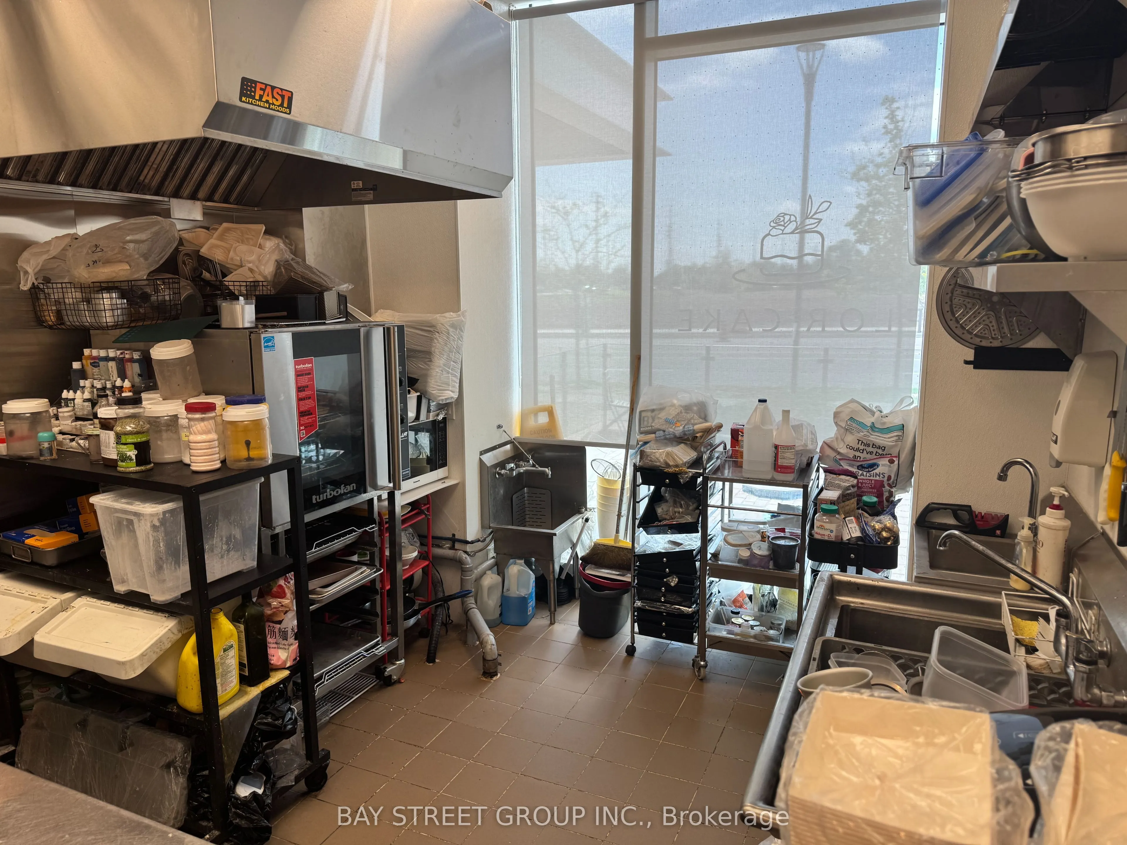 9390 woodbine Avenue, #1CF6