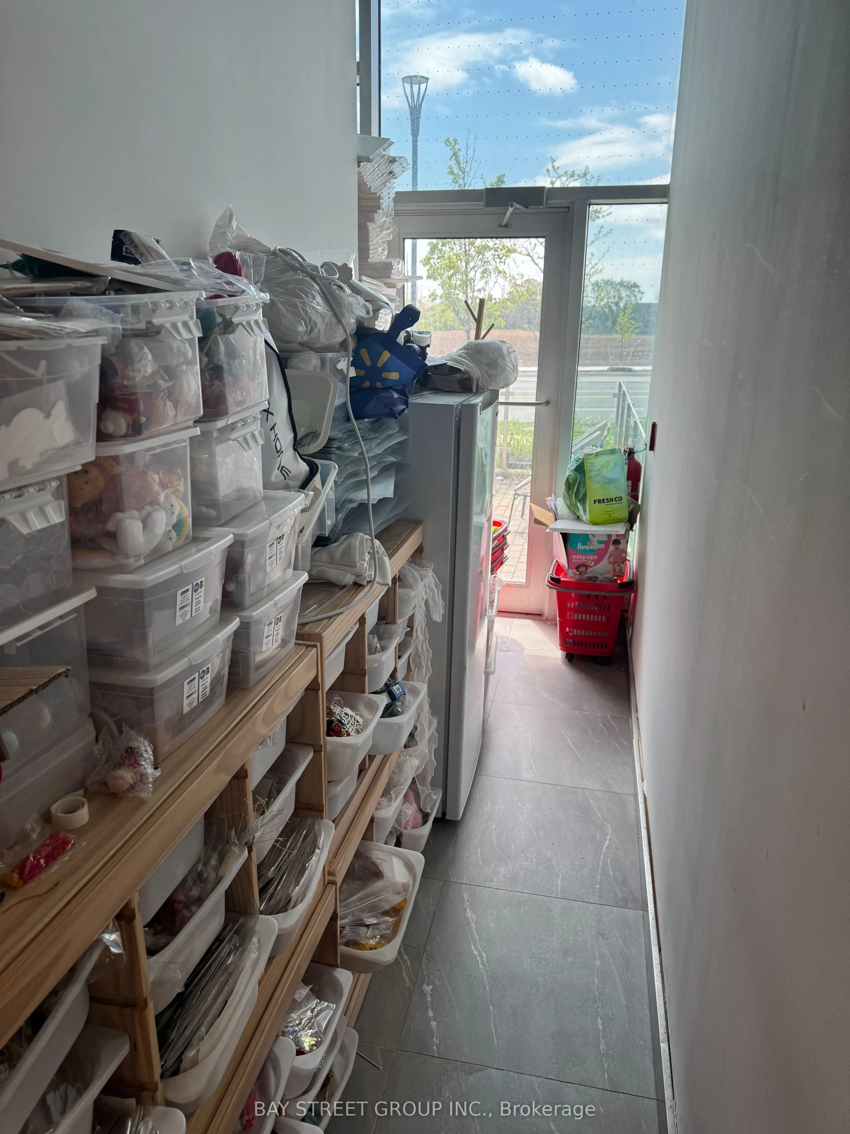9390 woodbine Avenue, #1CF6