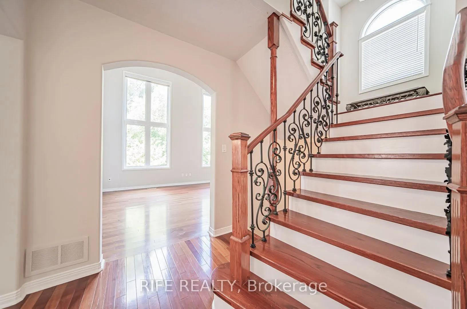 37 Burndenford Crescent
