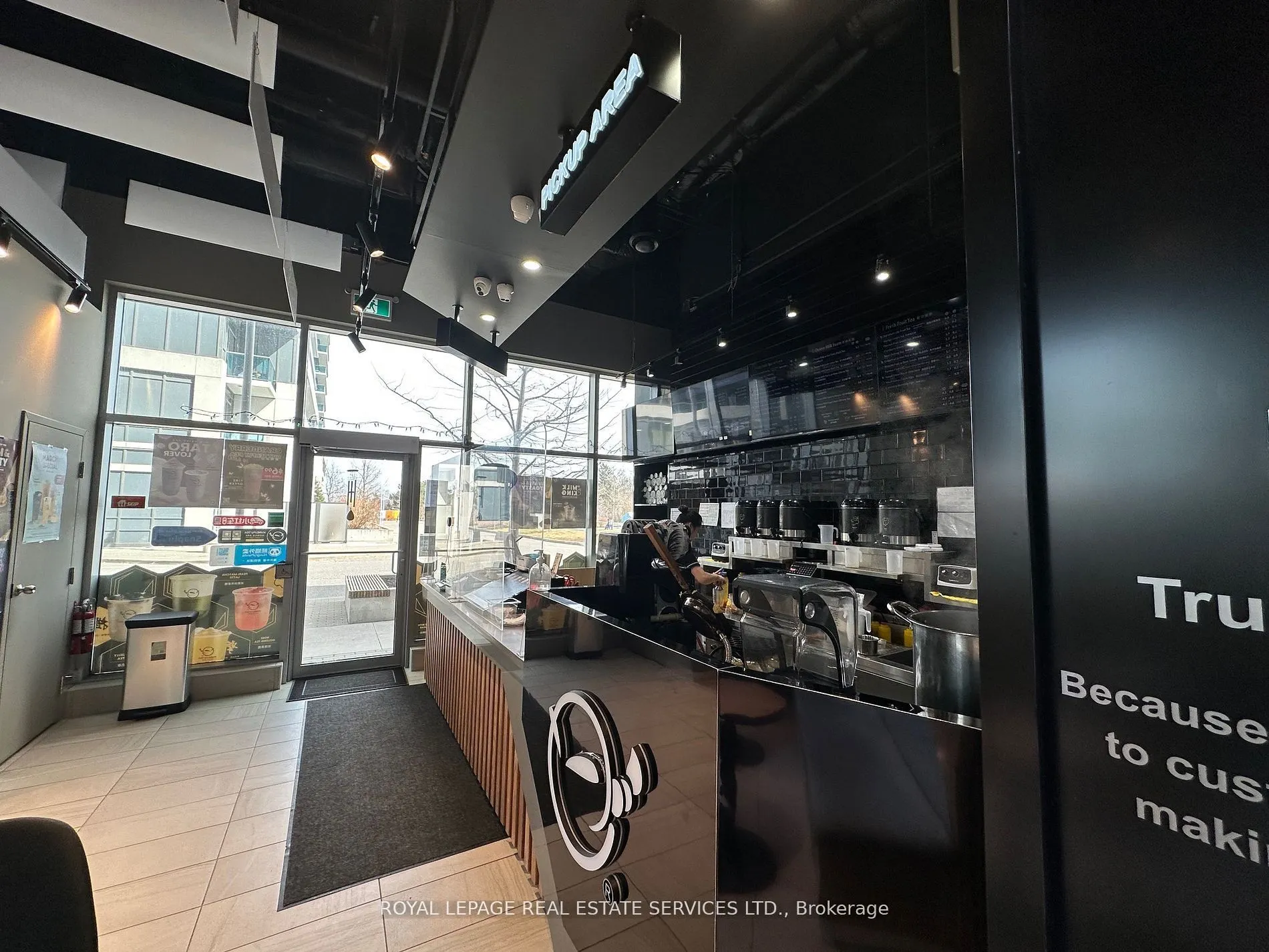 7163 Yonge Street, #101