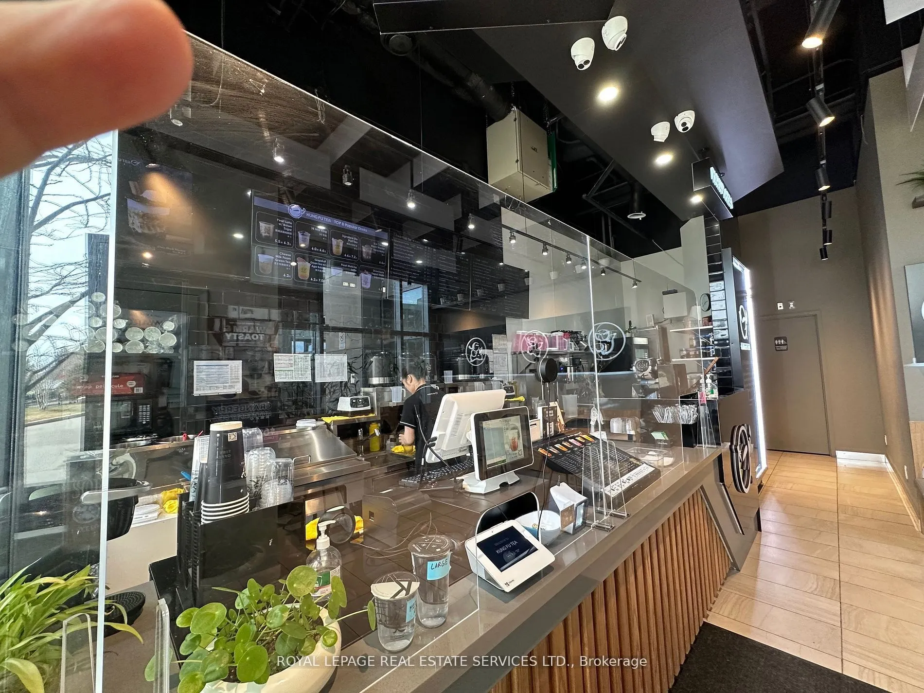 7163 Yonge Street, #101