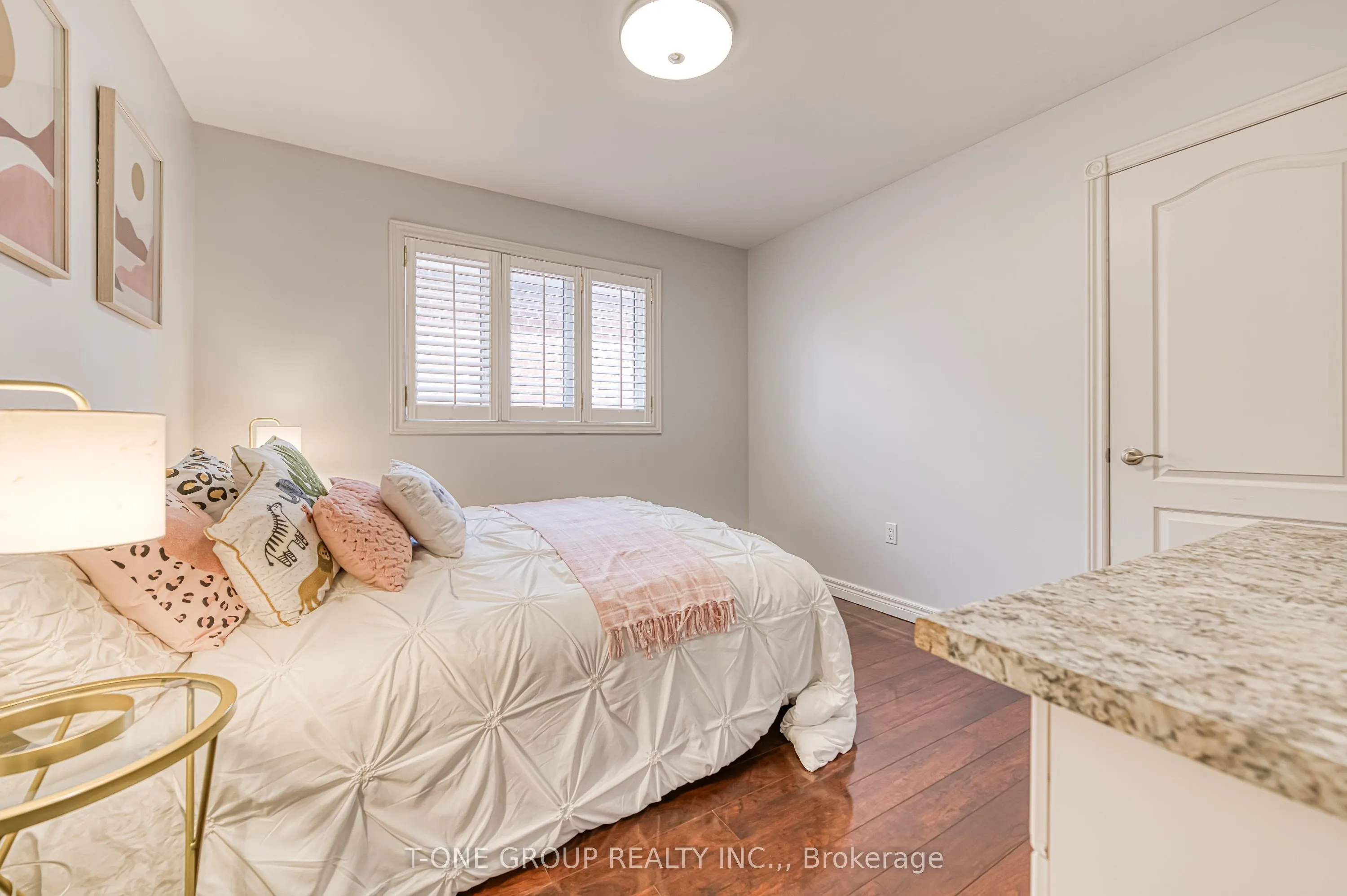 11 Saint Avenue