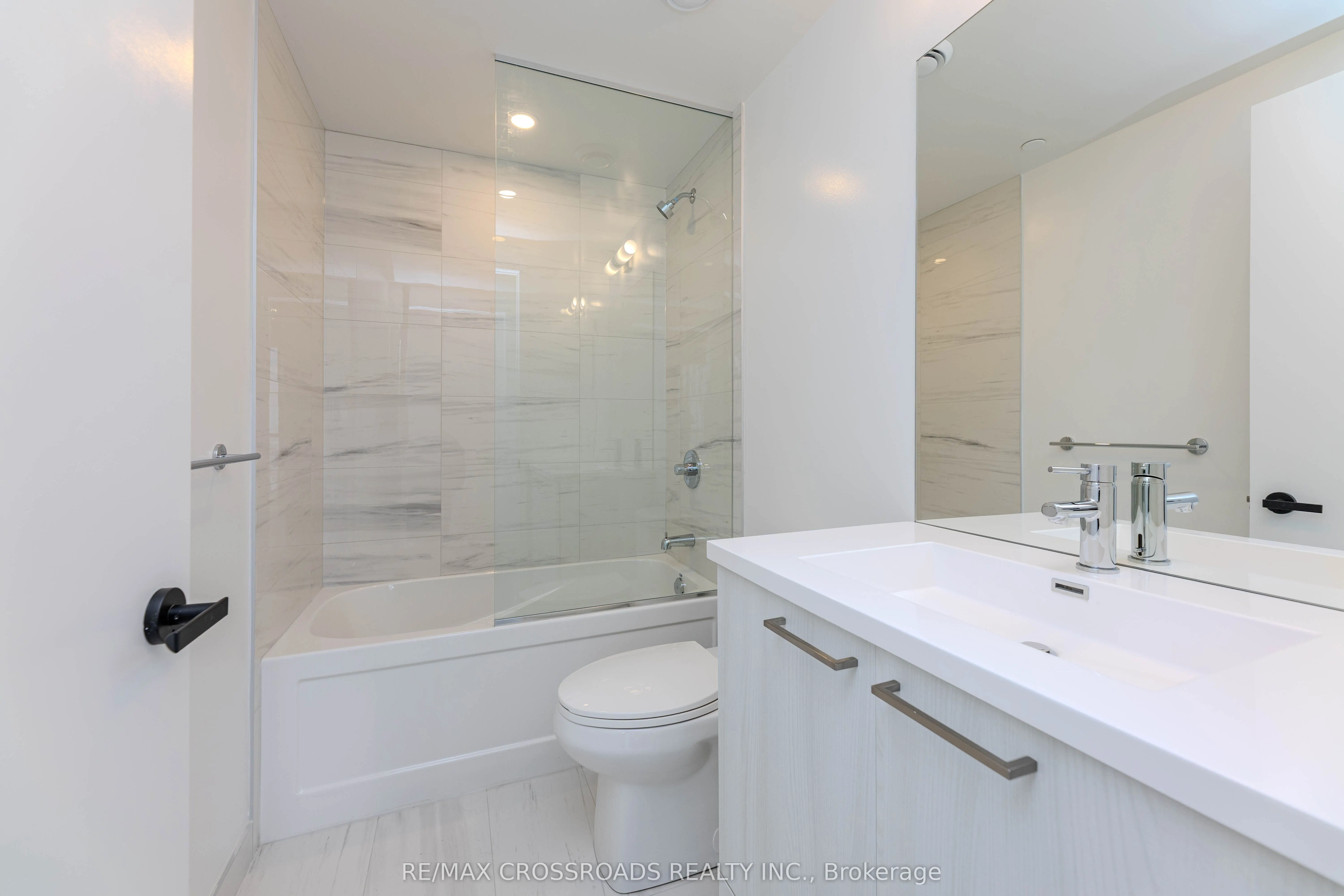 225 Commerce Street, #3806